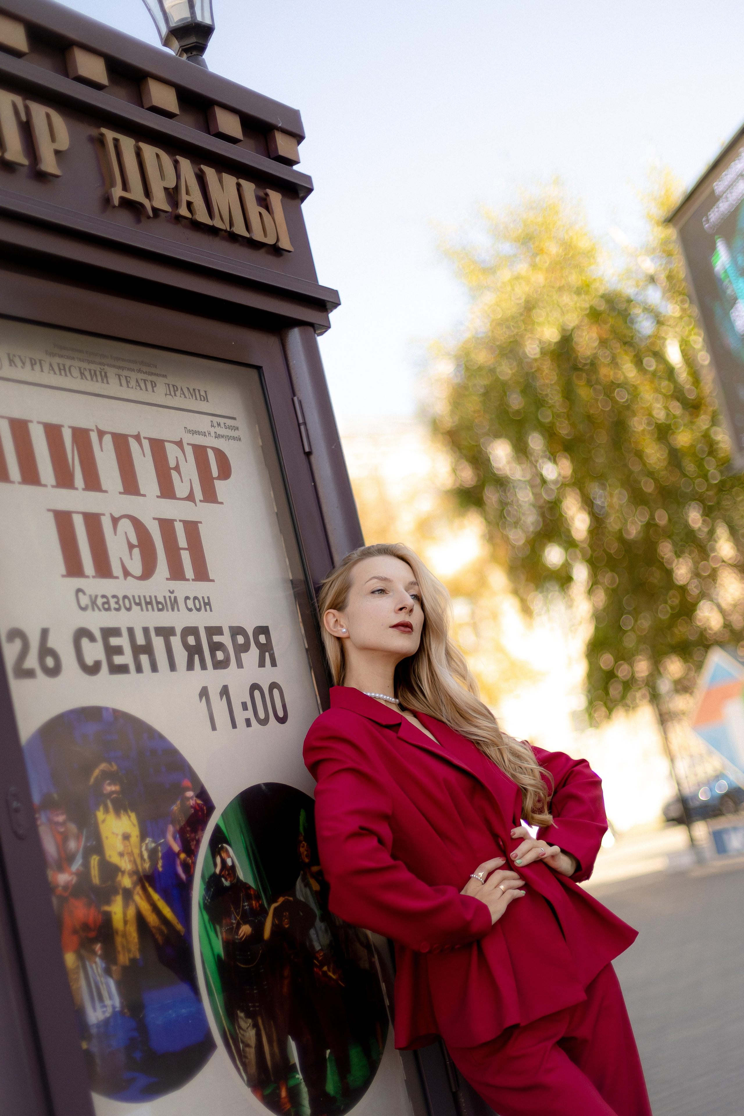 Агата, съёмка у театра. Свадебный и портретный фотограф в Миассе Филиппенко Дарья