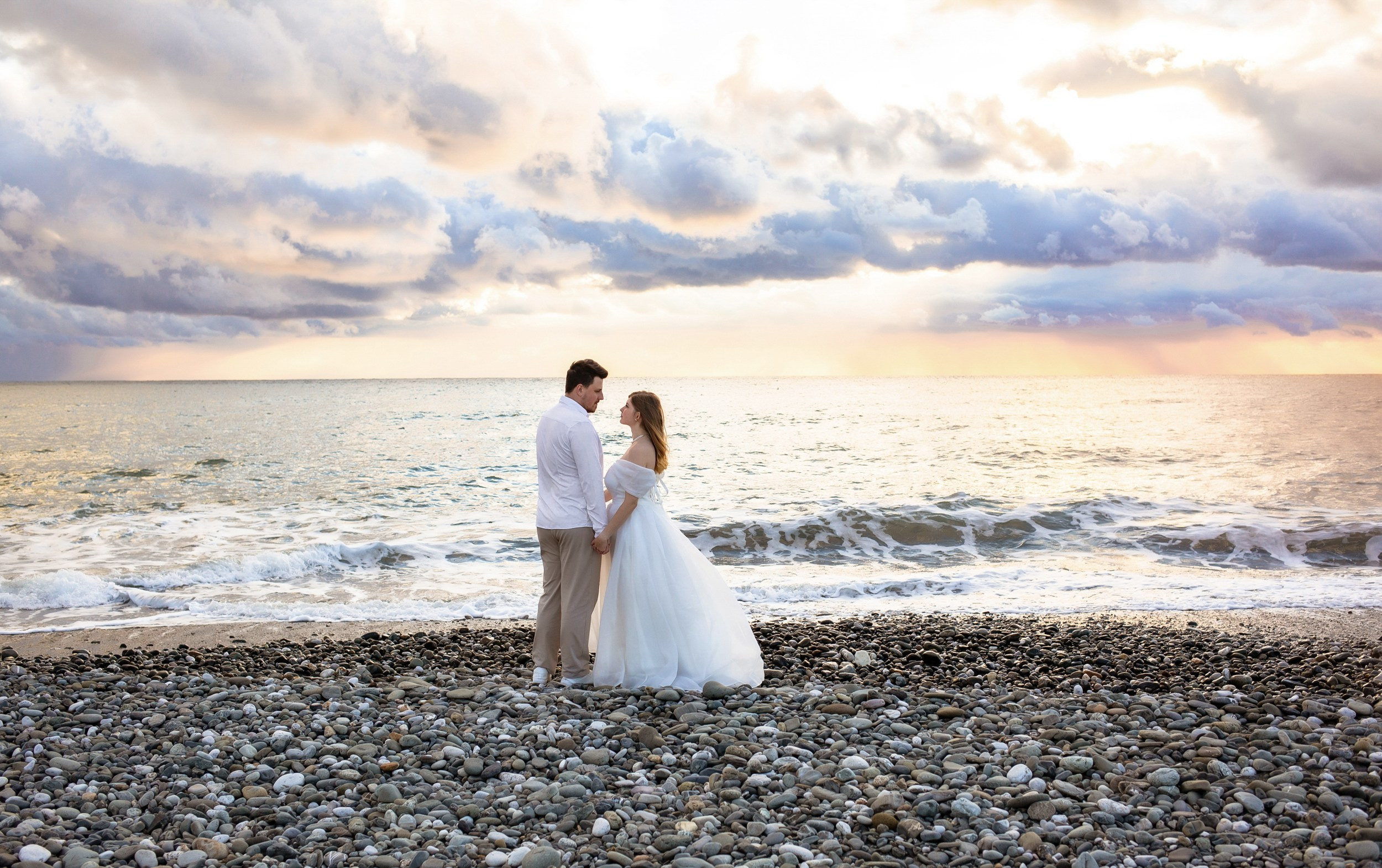 Свадебная фотосессия на закате на берегу моря в Сочи. Фотограф Сочи Адлер. Солькаева Анастасия
