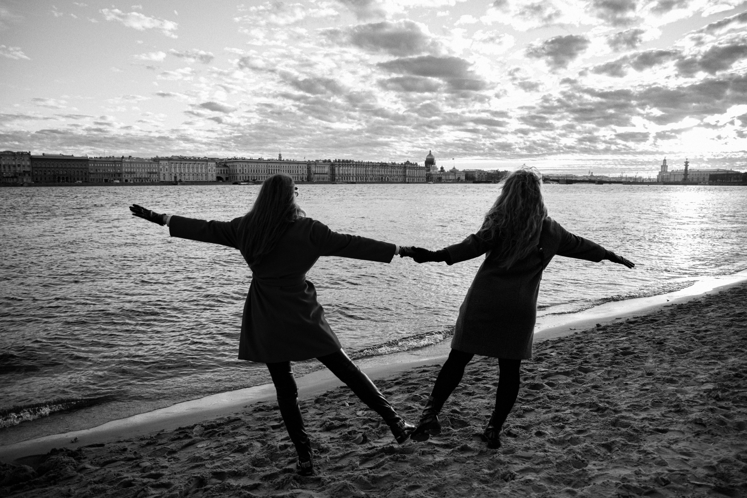 Фотопрогулка подруг Наташи и Тани. Фотограф в Москве и в Санкт-Петербурге Юлия Халикова