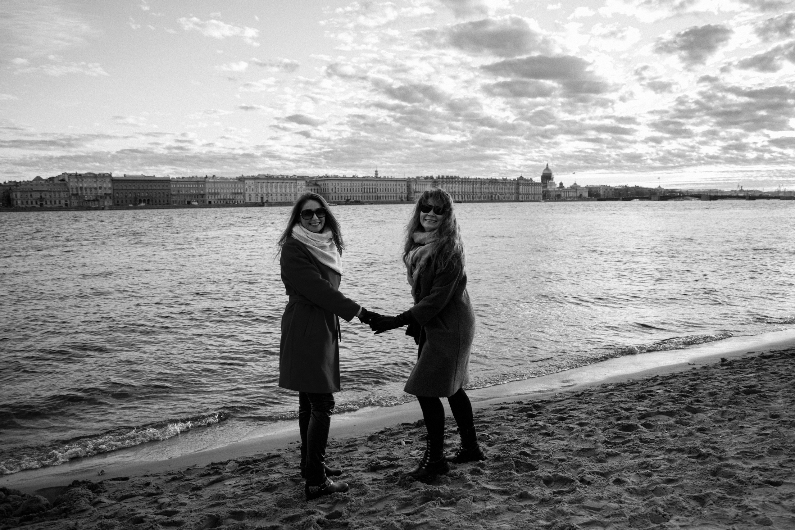 Фотопрогулка подруг Наташи и Тани. Фотограф в Москве и в Санкт-Петербурге Юлия Халикова