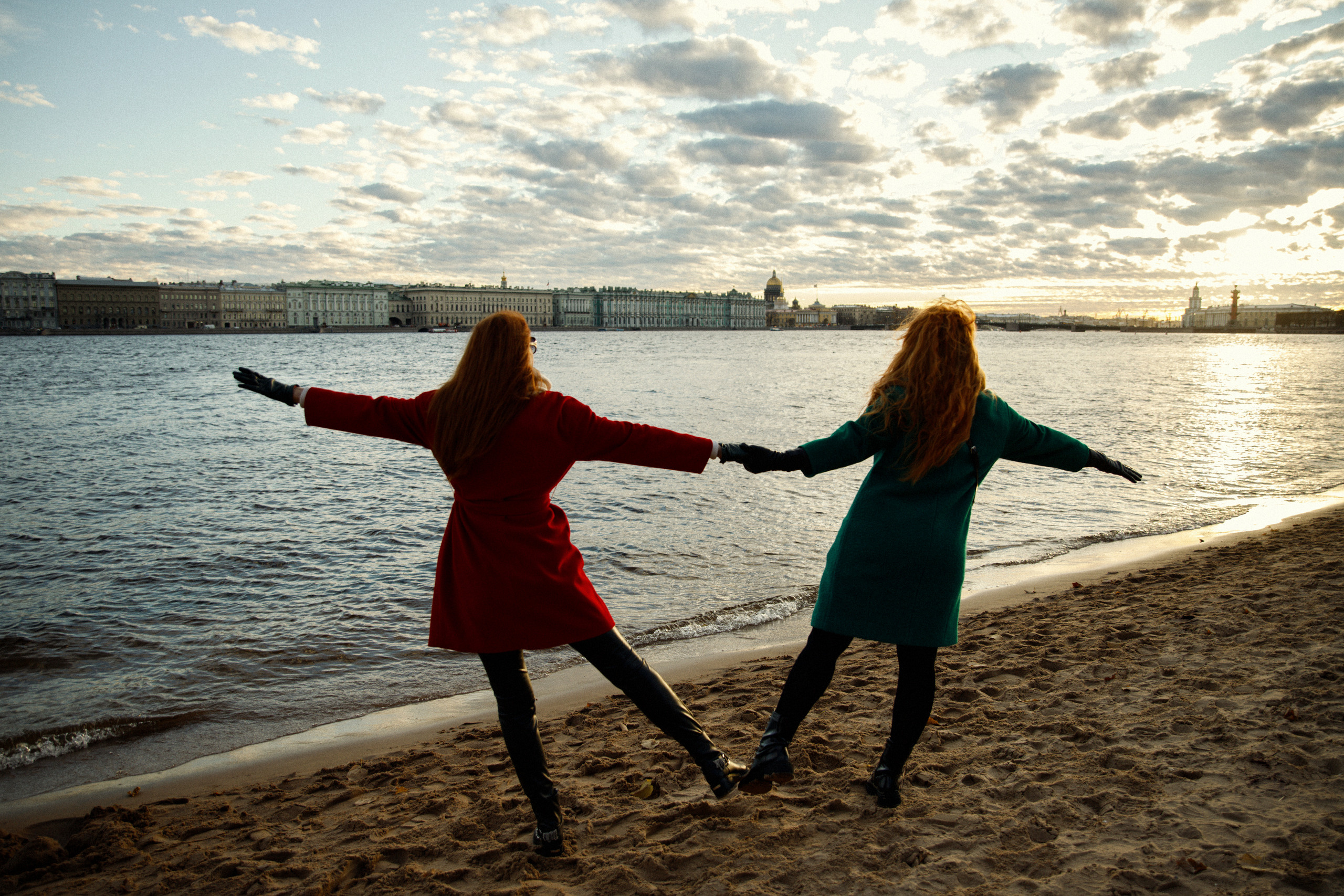 Фотопрогулка подруг Наташи и Тани. Фотограф в Москве и в Санкт-Петербурге Юлия Халикова