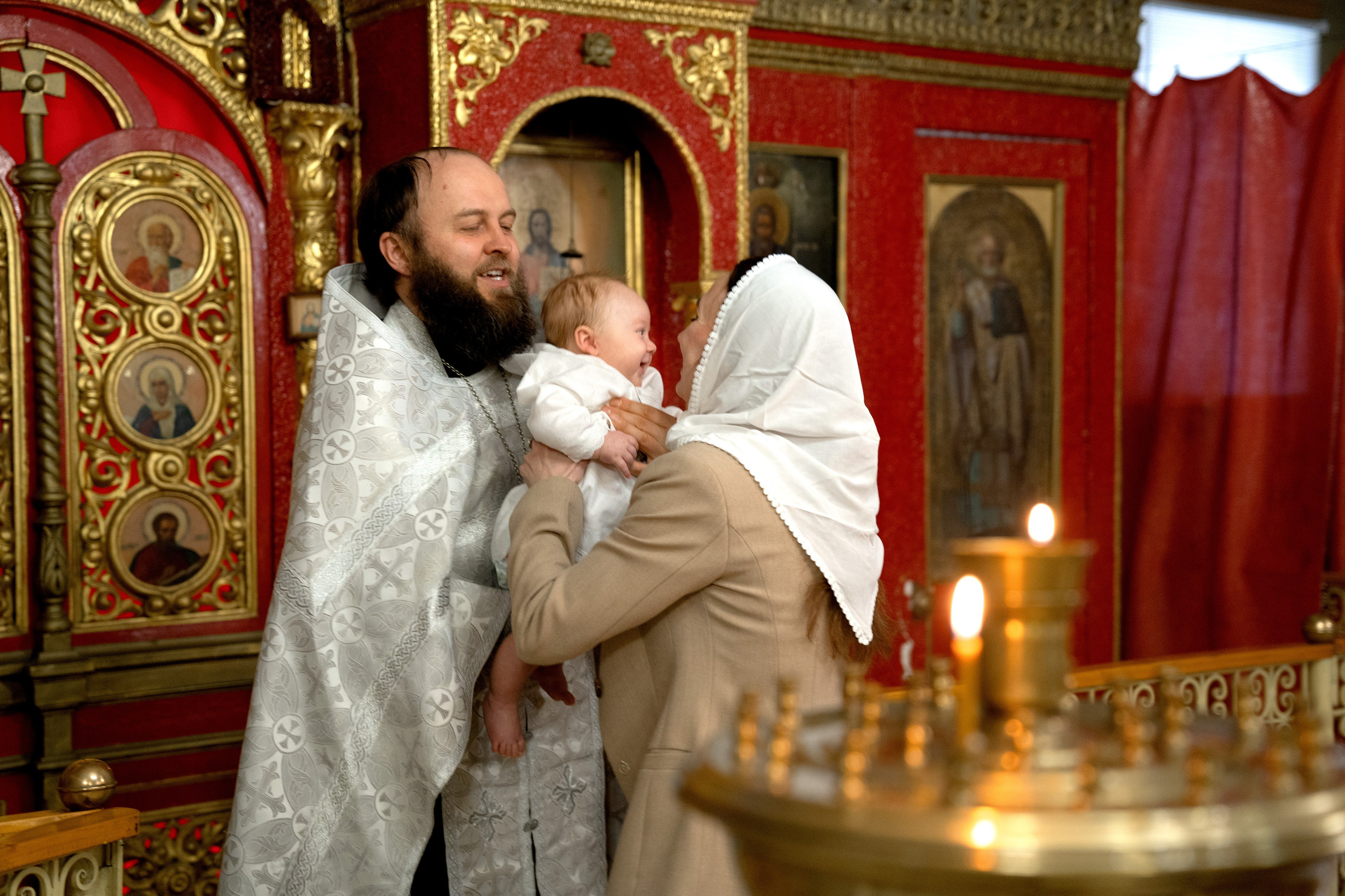 Съемка Таинства Крещения в храме Архангела Михаила в Тропареве. Семейный и детский фотограф в Москве Екатерина Офицерова