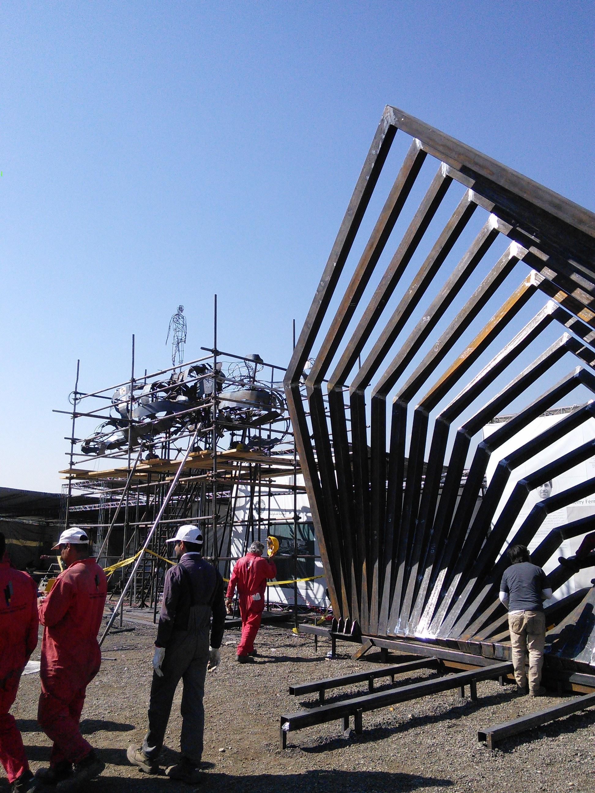 Здесь идут дожди/Иран/ Тегеран/2014. Художник — скульптор Антонина Фатхуллина