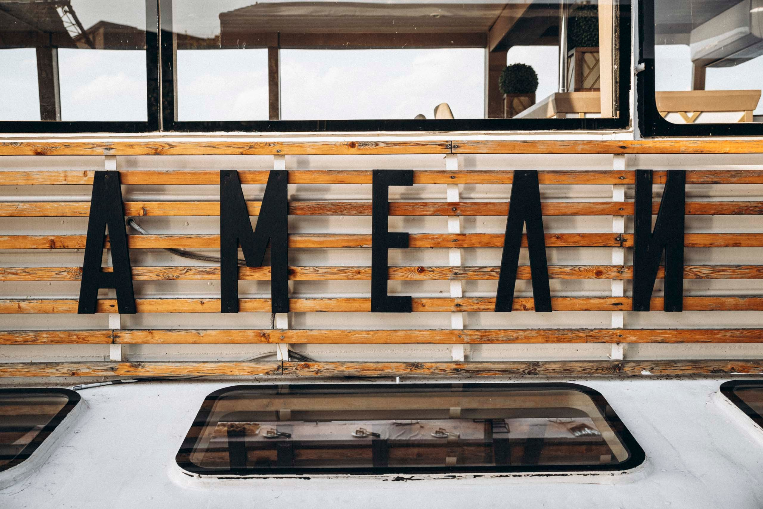 Корпоратив проходивший на кораблике. Санкт Петербург