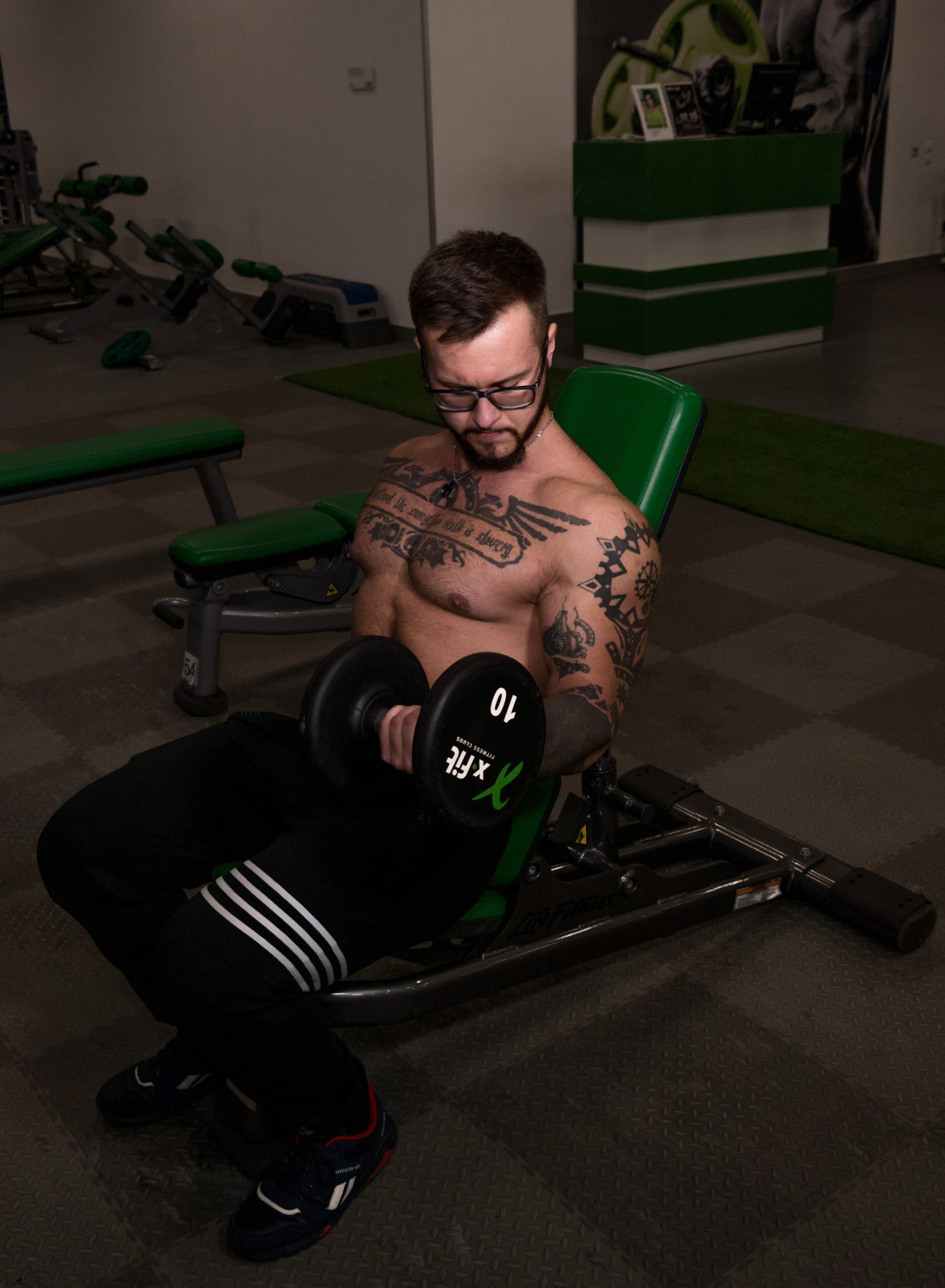 Контент-фотосъемки для экспертов и фитнес тренеров. AI Фотограф Краснодар: мужские и женские фотосессии, стилизация съемки. Нейро-фотосессии онлайн