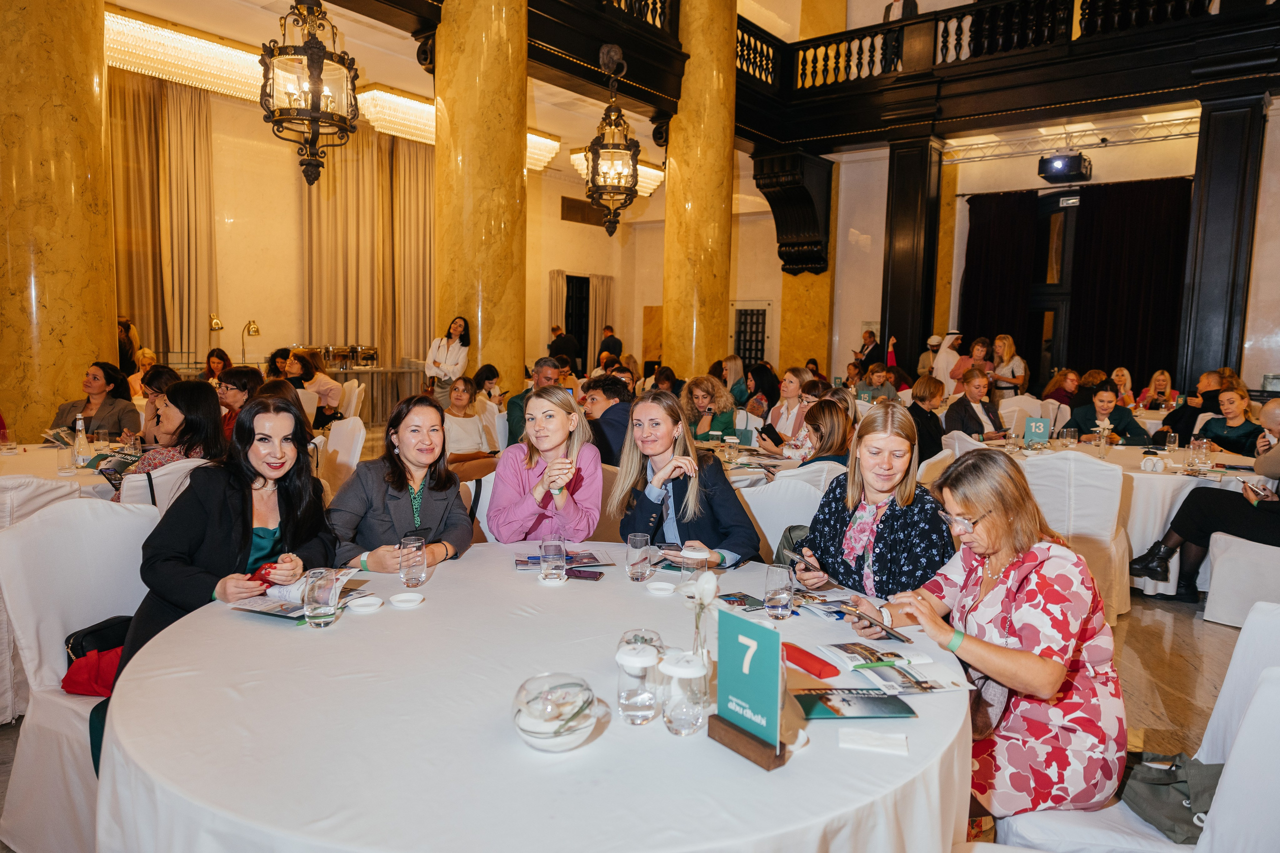 Снимал репортаж для «Газпром нефть», Газстройпром, Росатом, ОЗОН, Мегафон, ВТБ, Т-Банк, Unilever, Материа Медика Холдинг. Фотограф Serg-Epic — Сергей Клепиков