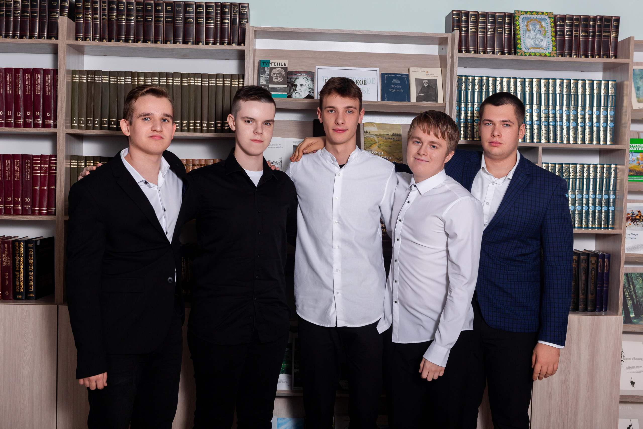 Съемка в библиотеке для 11 класса #2. Профессиональный фотограф в Мценске и Орловской области
