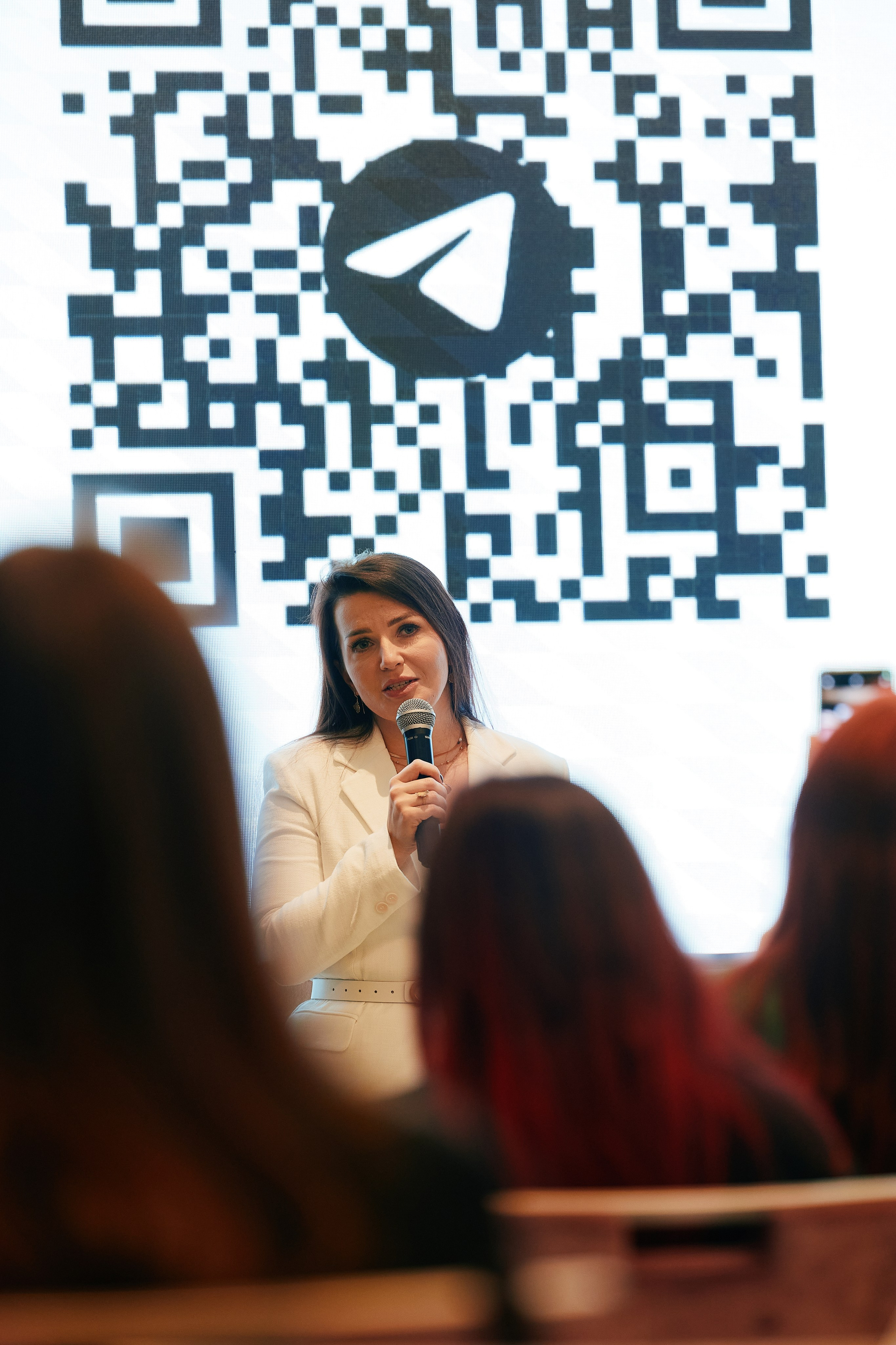 Современная женщина в Hilton 26.10. Свадебный репортажный фотограф краснодар максим дремов дрёмов фотосессия студия цена