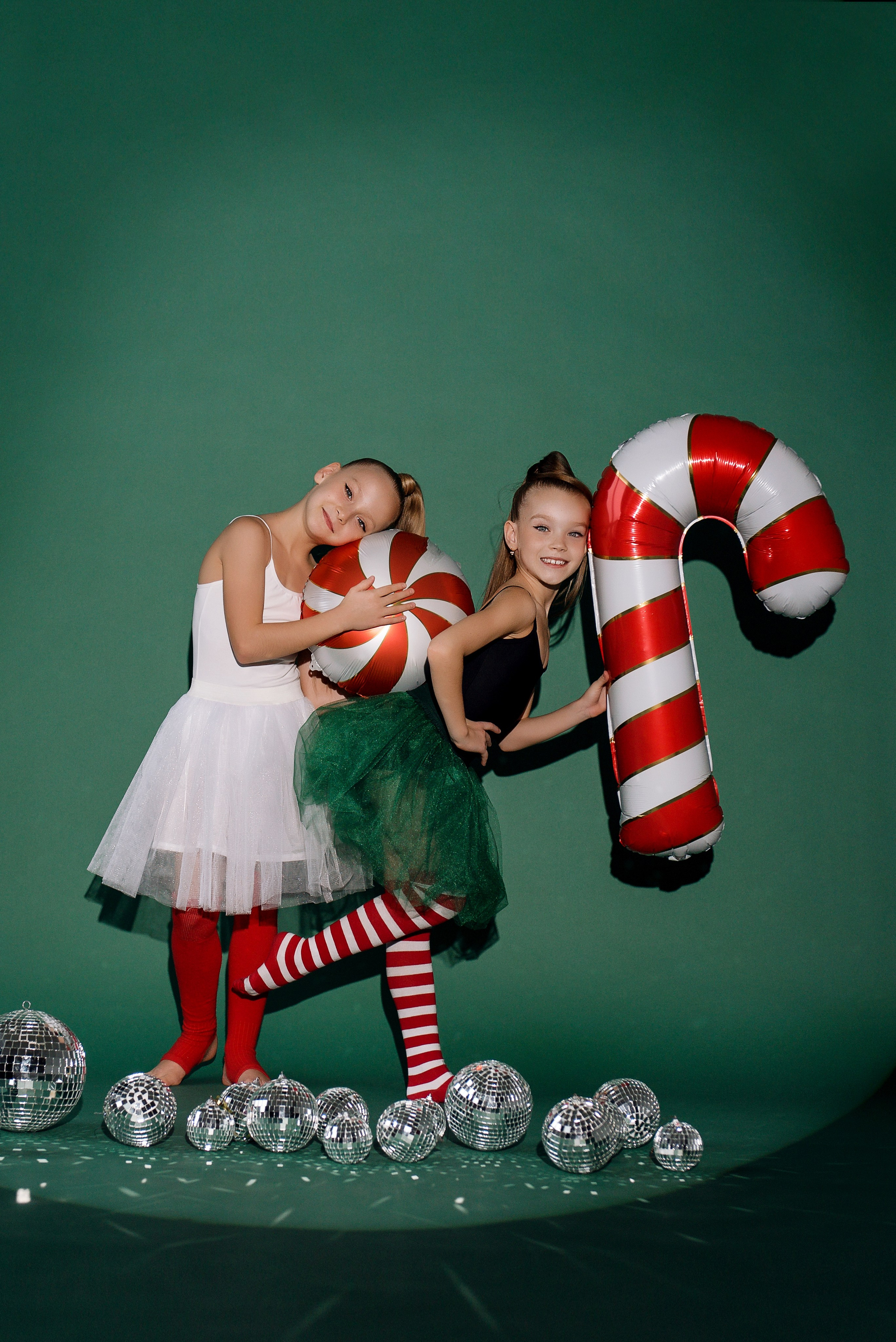 Варя и Лиза Новый год. Детский фотограф в Долгопрудном и Москве