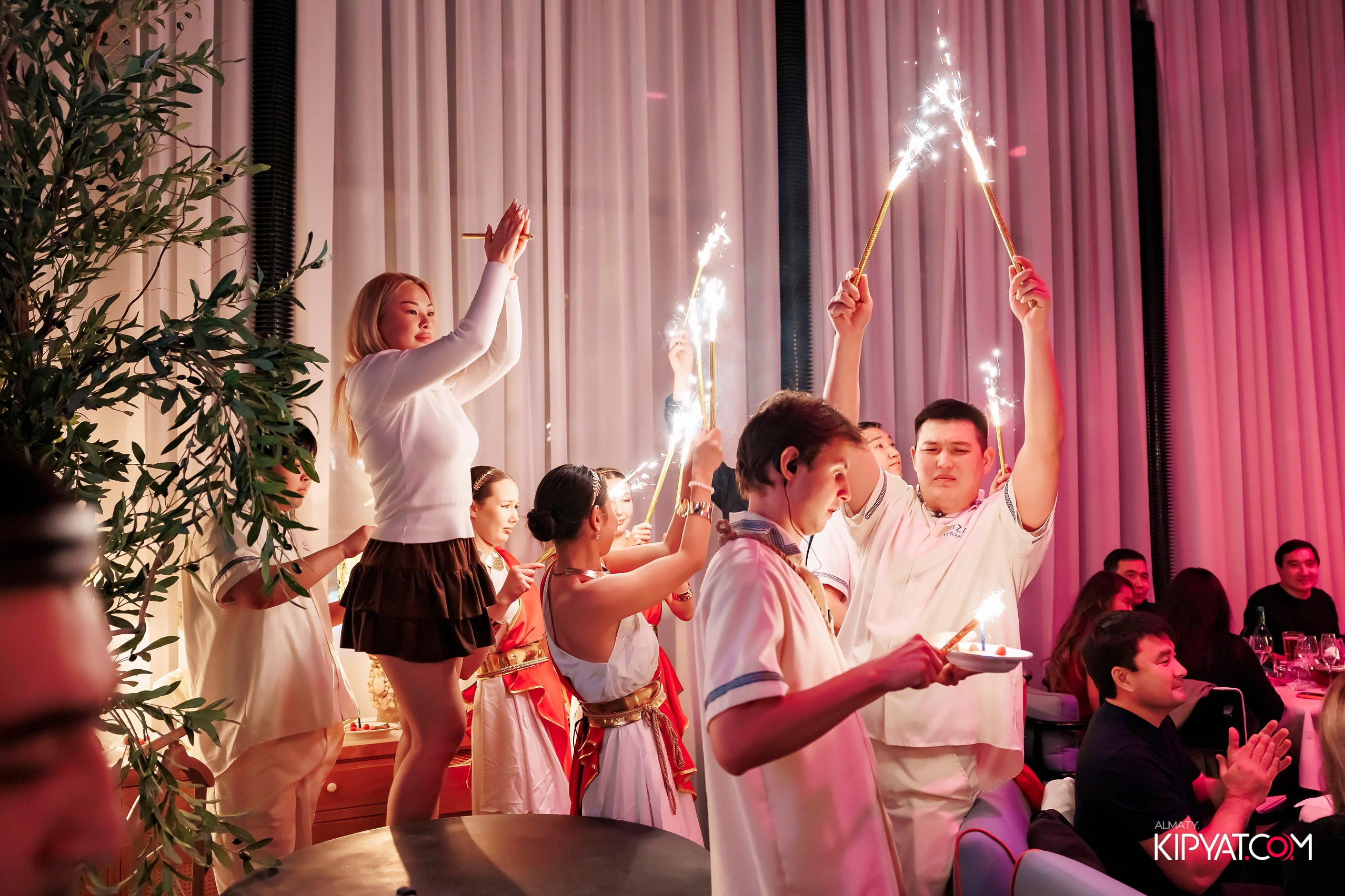 AIZA BAR — ТЕХНИЧЕСКОЕ ОТКРЫТИЕ. КИПЯТКОМ АЛМАТЫ! Фотосъемка мероприятий в Алматы