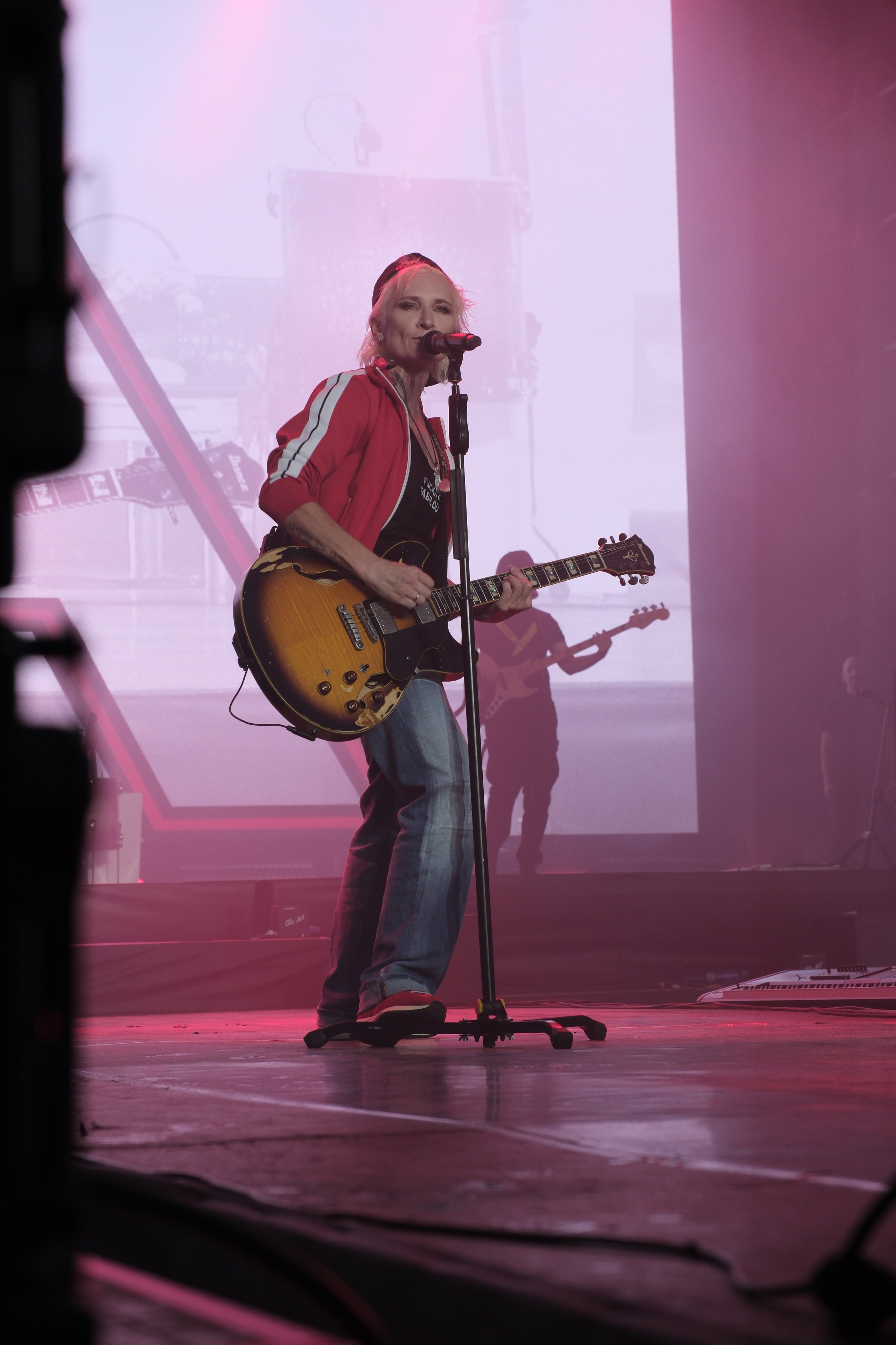 Диана Арбенина (группа «Ночные снайперы») — Москва, МТС Live Лето 2024. RedGeek - блогер и стручњак за образовање и ИТ Кирил Ситнов