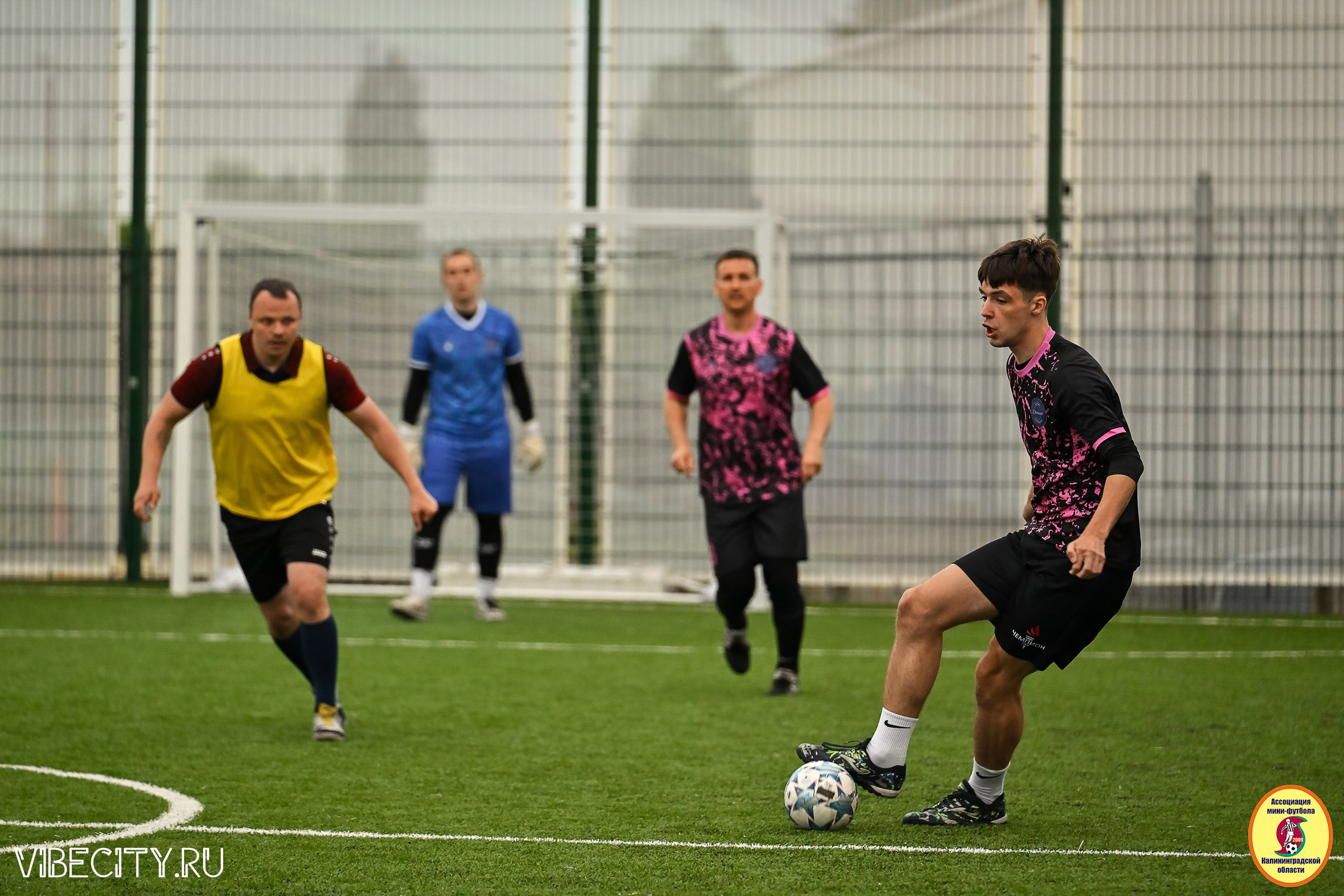 ИГРЫ МИНИ-ФУТБОЛЬНОЙ ЛИГИ. VIBECITY.RU Вайб Сити Ру Фоторепортажи Фотоотчеты Калининград