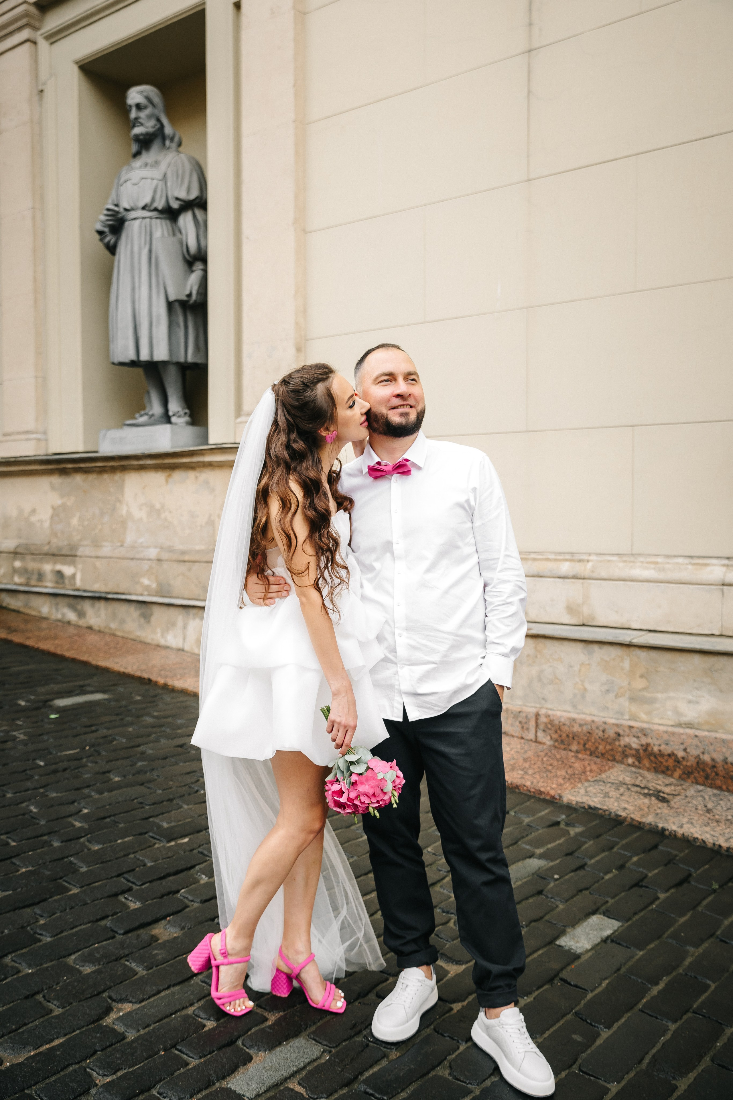 ДВОРЕЦ № 2 | Июль, кабриолет, академия Штиглица. Свадебный фотограф в Санкт-Петербурге Полина Корзухина