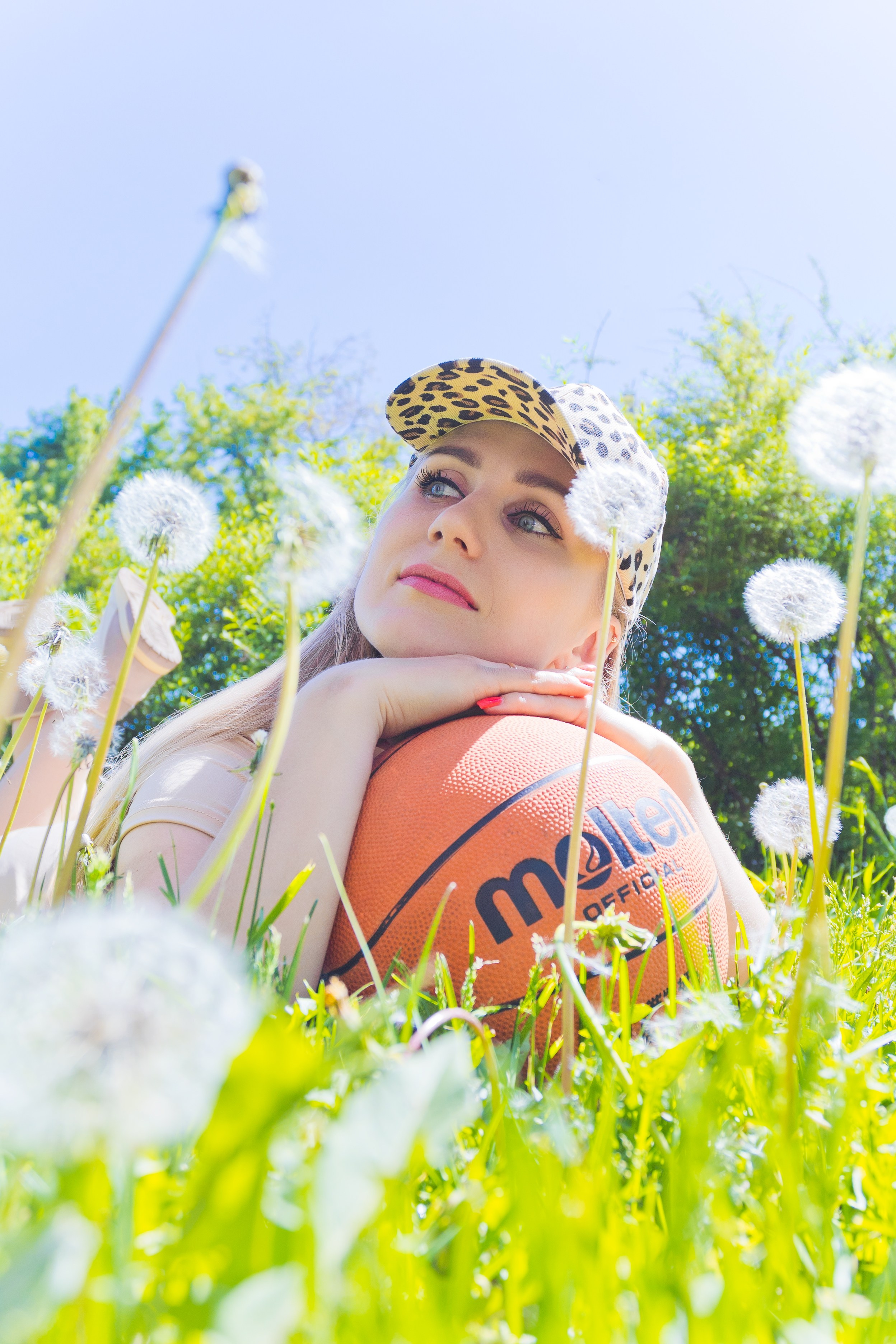 С мячом. Photomantis