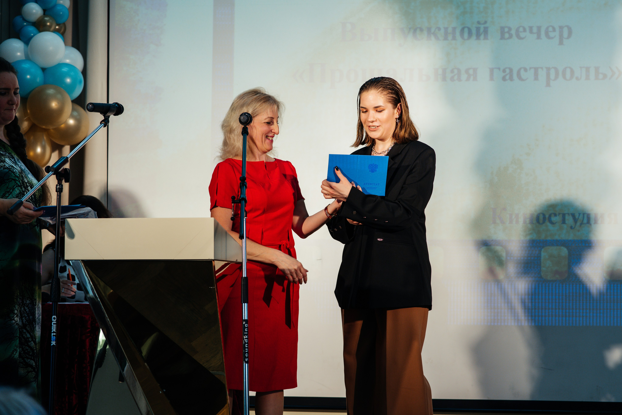 Вручение аттестатов. Выпускные альбомы в Подольске Москве и МО