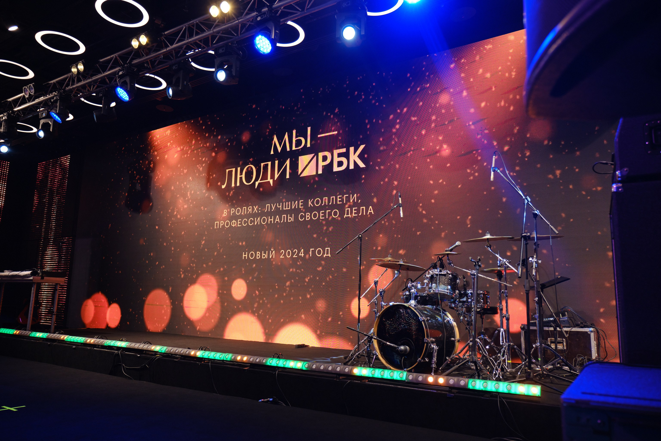 Новогодний корпоратив РБК + концерт Дискотека авария. Профессиональный фотограф в Москве Павел Жданов