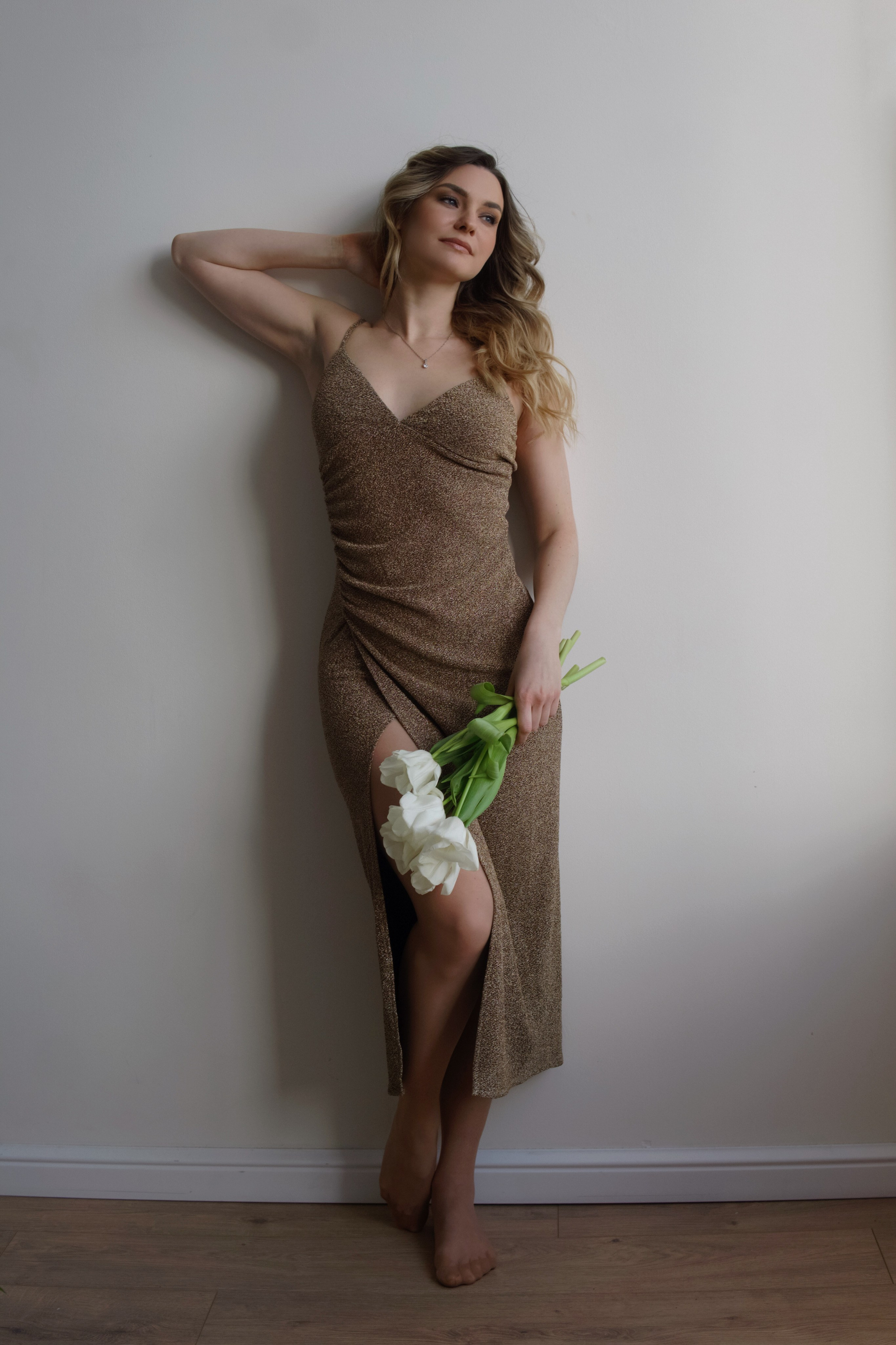 Саша, фотосессия с цветами. Фотограф в Минске Света Григорьева