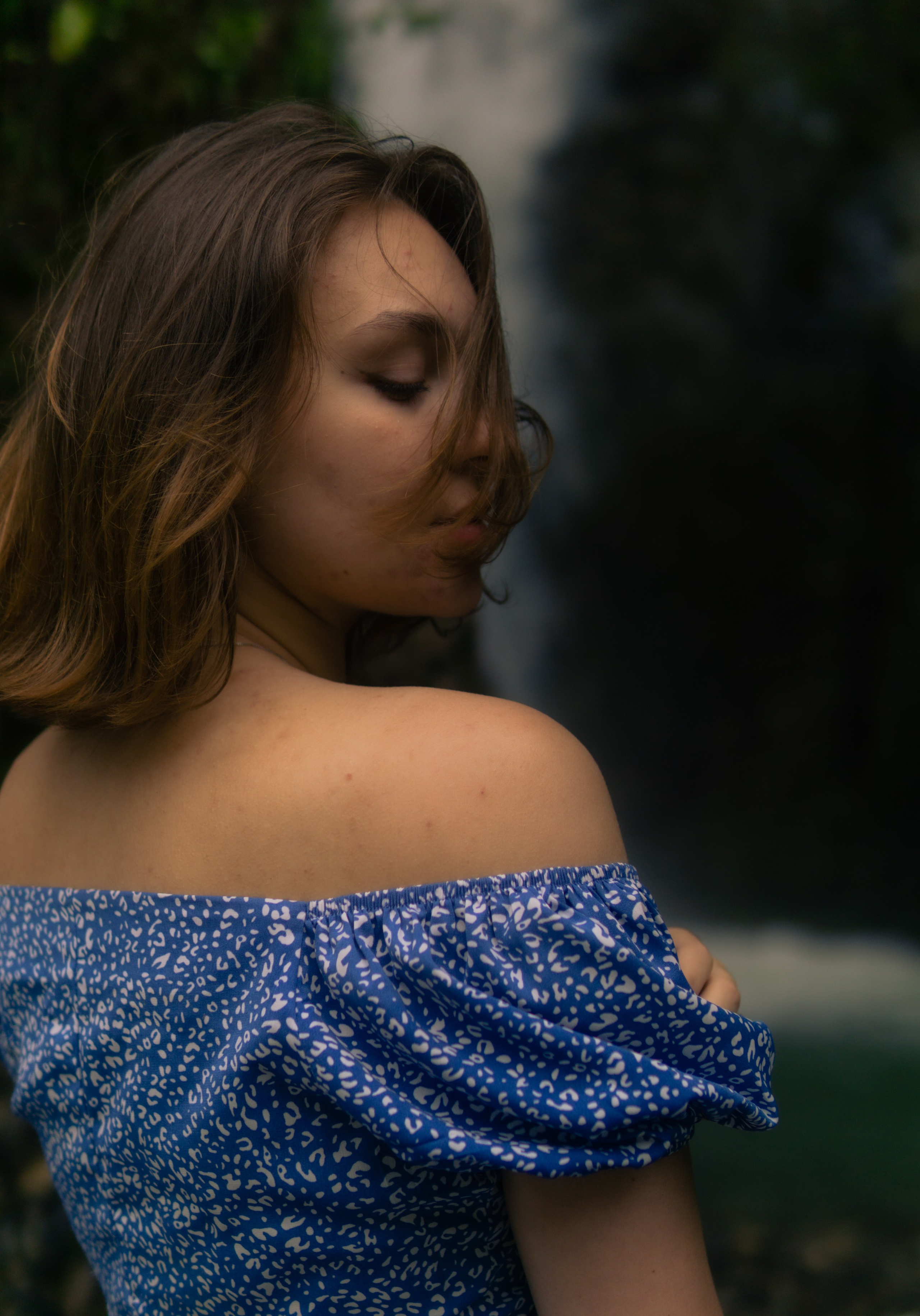 Алина на водопаде. Главная