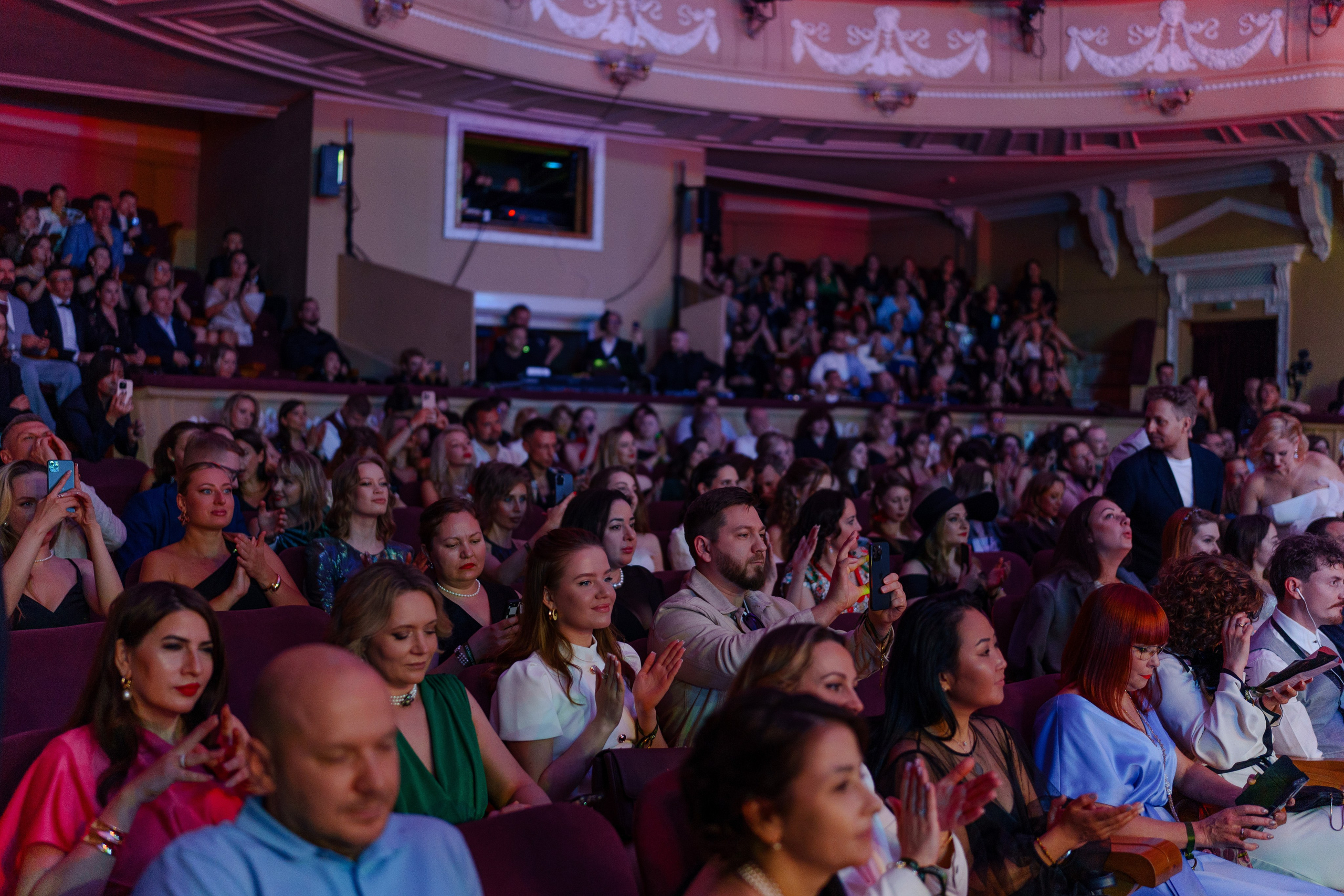 Фотограф репортажный на премию. Репортажный фотограф в Москве Саша Дружинина