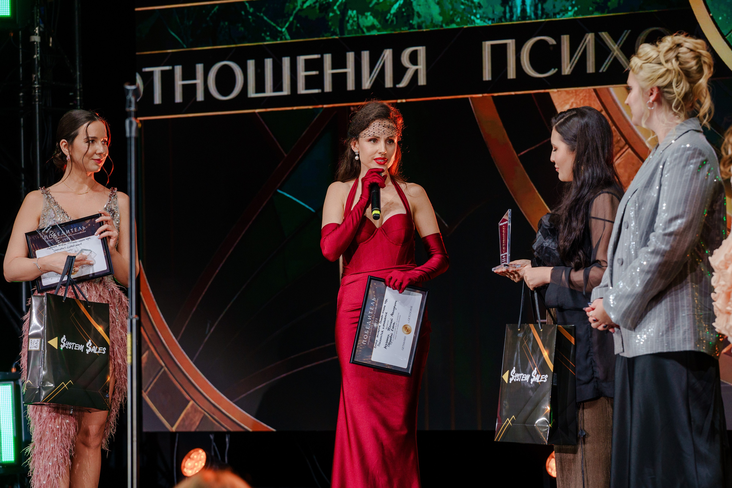 Фотограф репортажный на премию. Репортажный фотограф в Москве Саша Дружинина