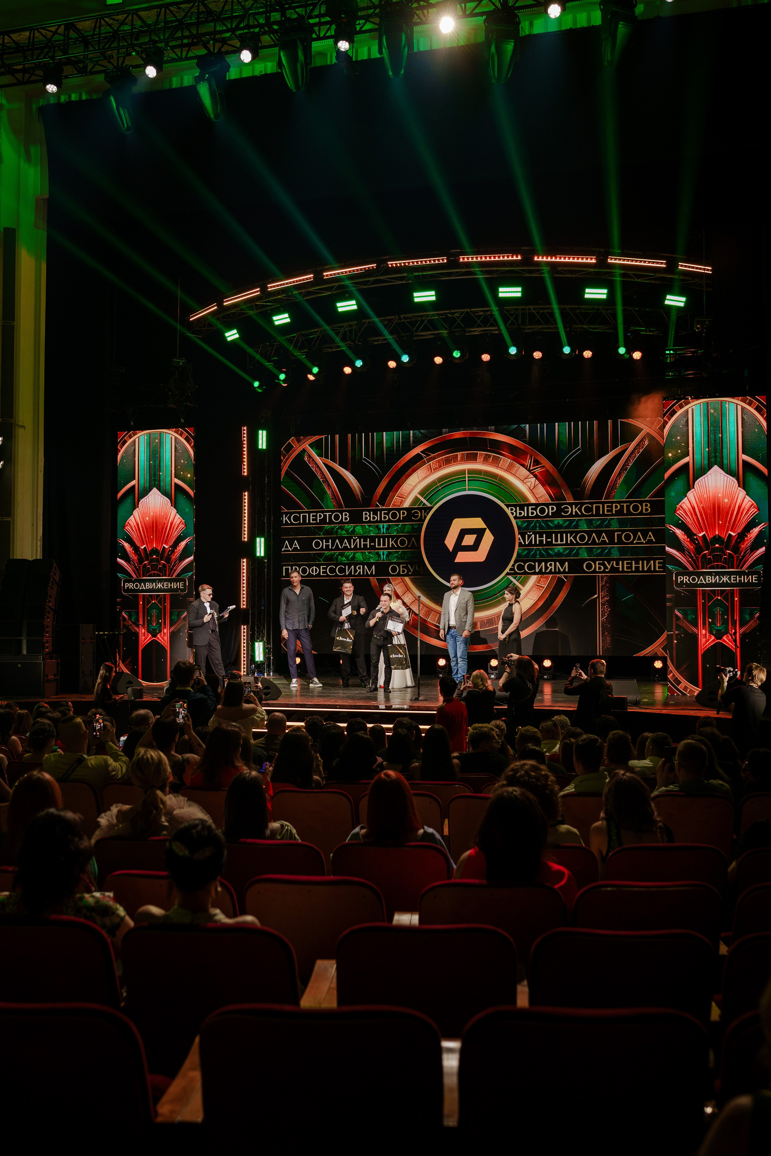 Фотограф репортажный на премию. Репортажный фотограф в Москве Саша Дружинина