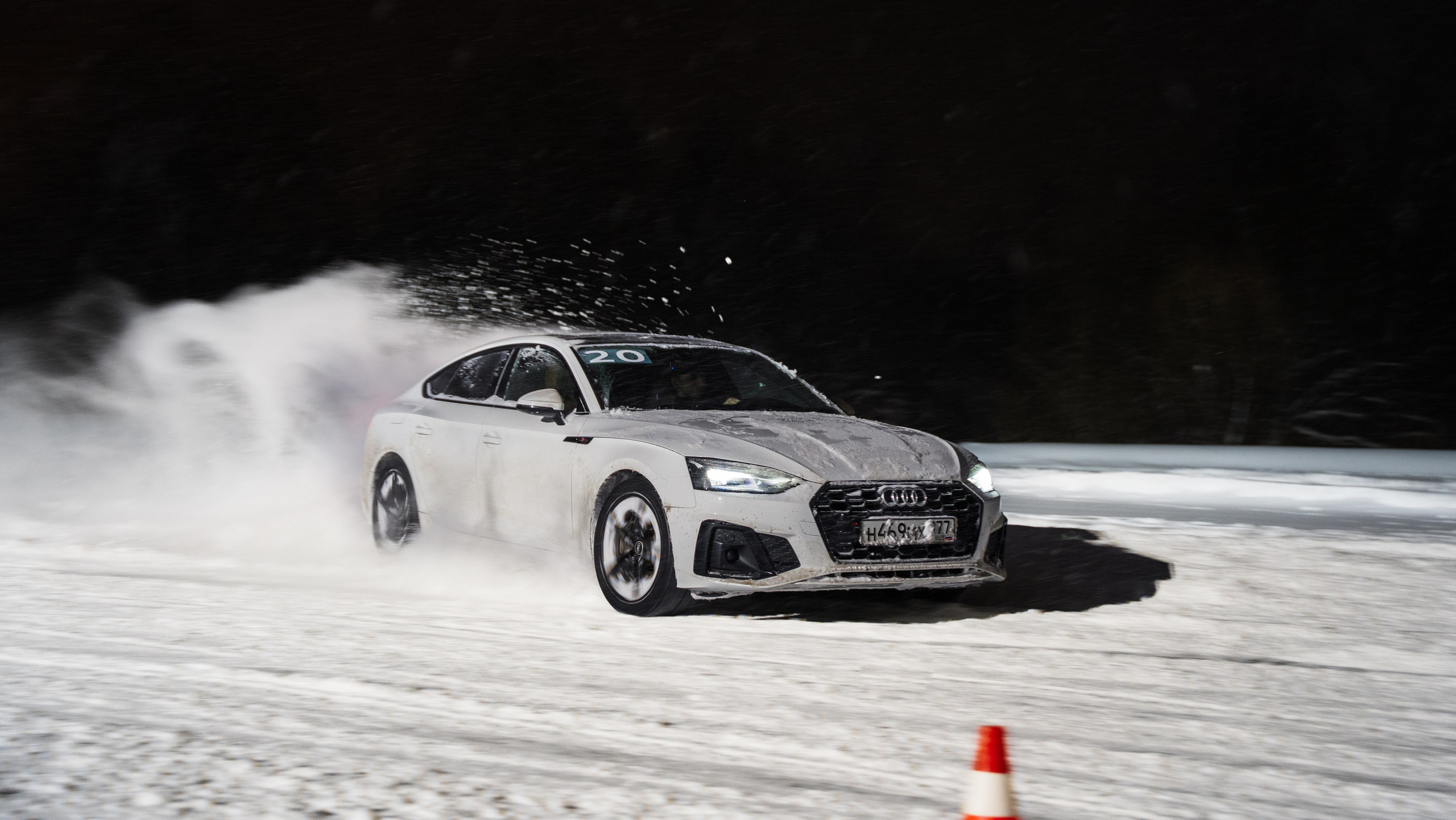 Зимний дрифт Audi. Автомобильный фотограф Москва