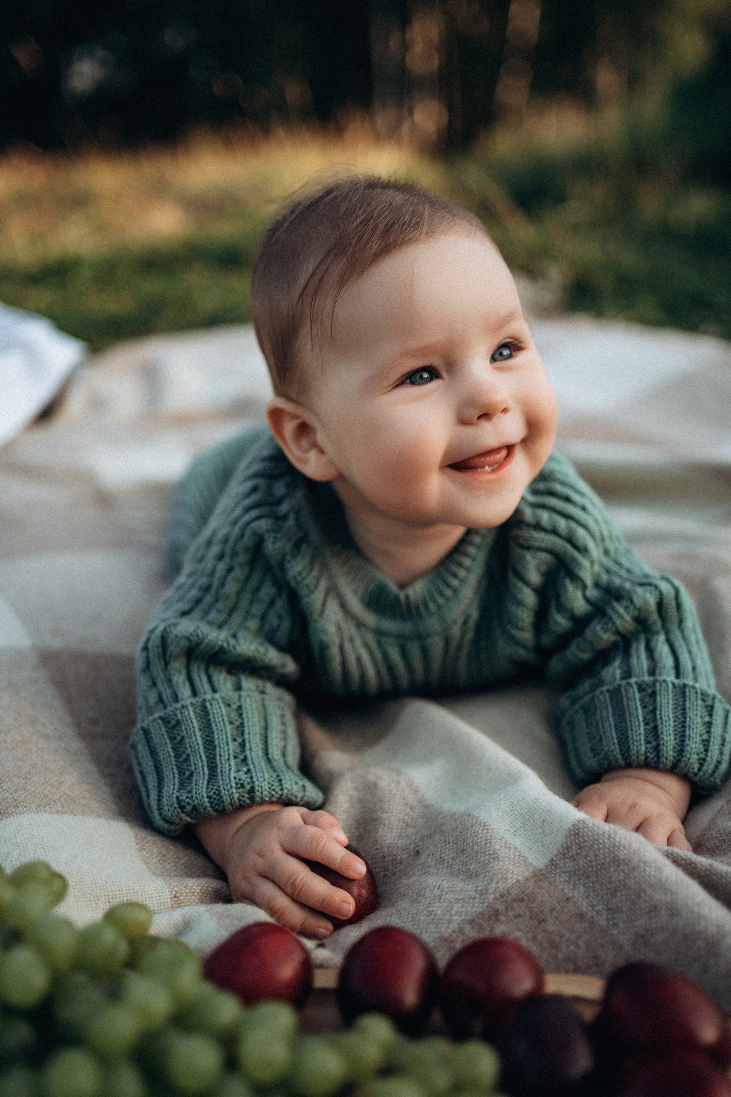 Прогулка в поле. Фотограф новорожденных и малышей до года в Москве Анастасия Соколова
