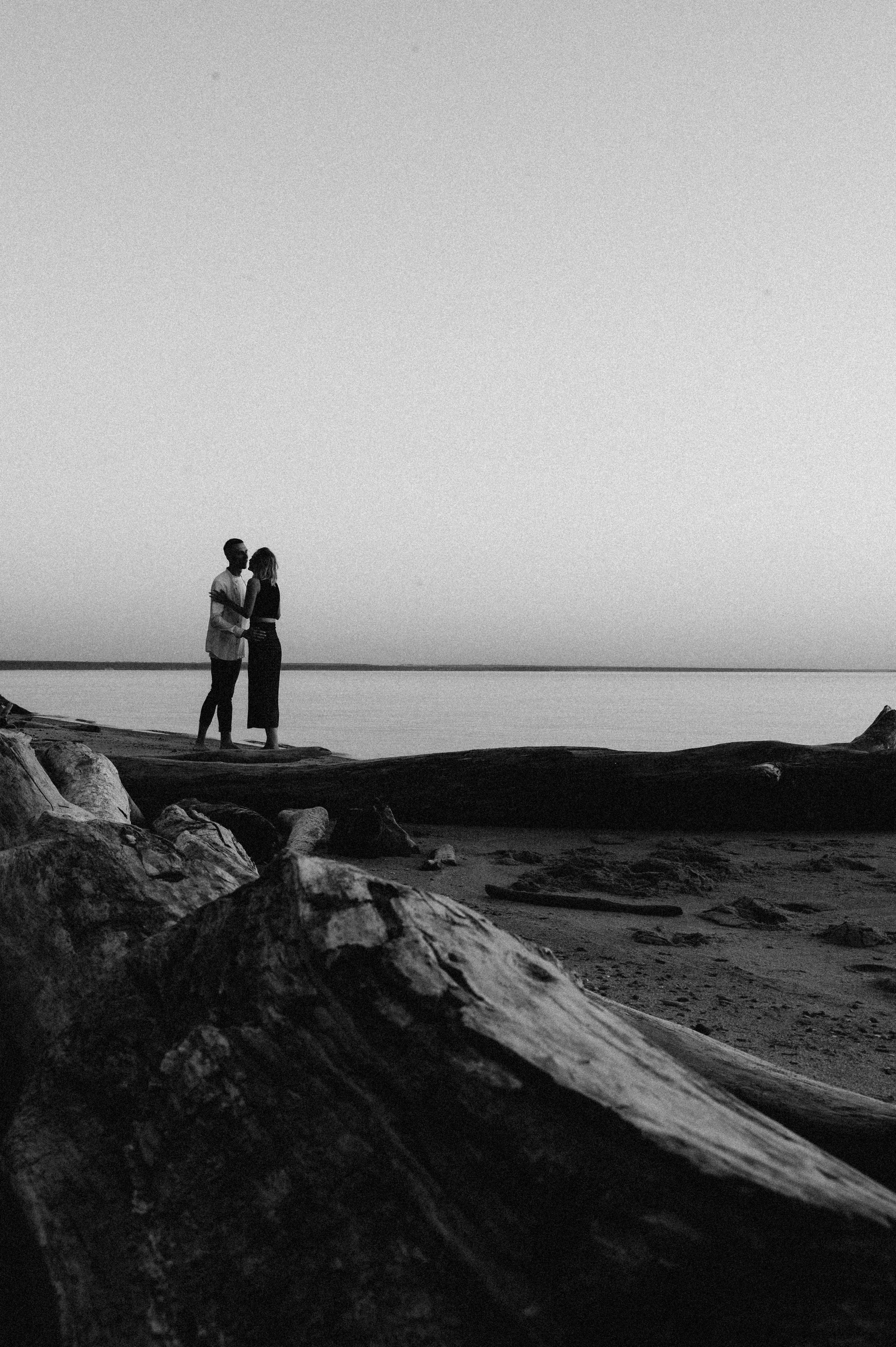 АНДРЕЙ И ЛИЛЯ/ СЪЕМКА НА БЕРЕГУ БЕРДСКОГО ЗАЛИВА. Семейный фотограф в Новосибирске Женя Индрикова