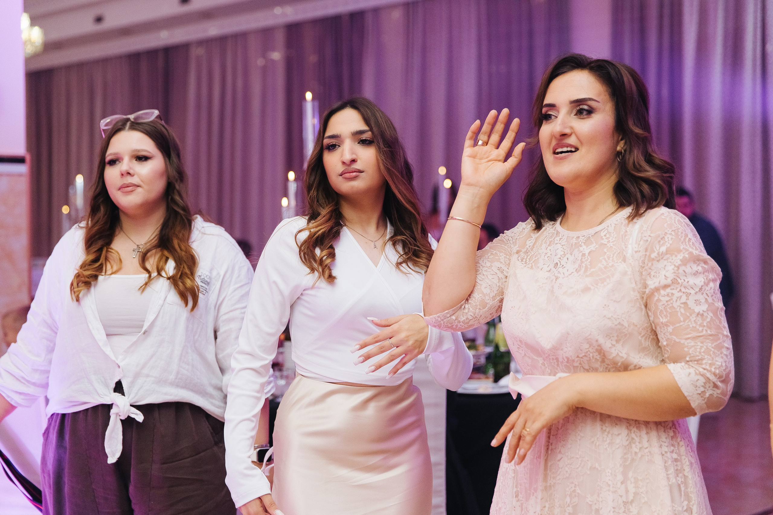 Ани и Назели. 35&5 День рождения, «Янтарь». Фотограф в Красноярске Надежда Воскресенская