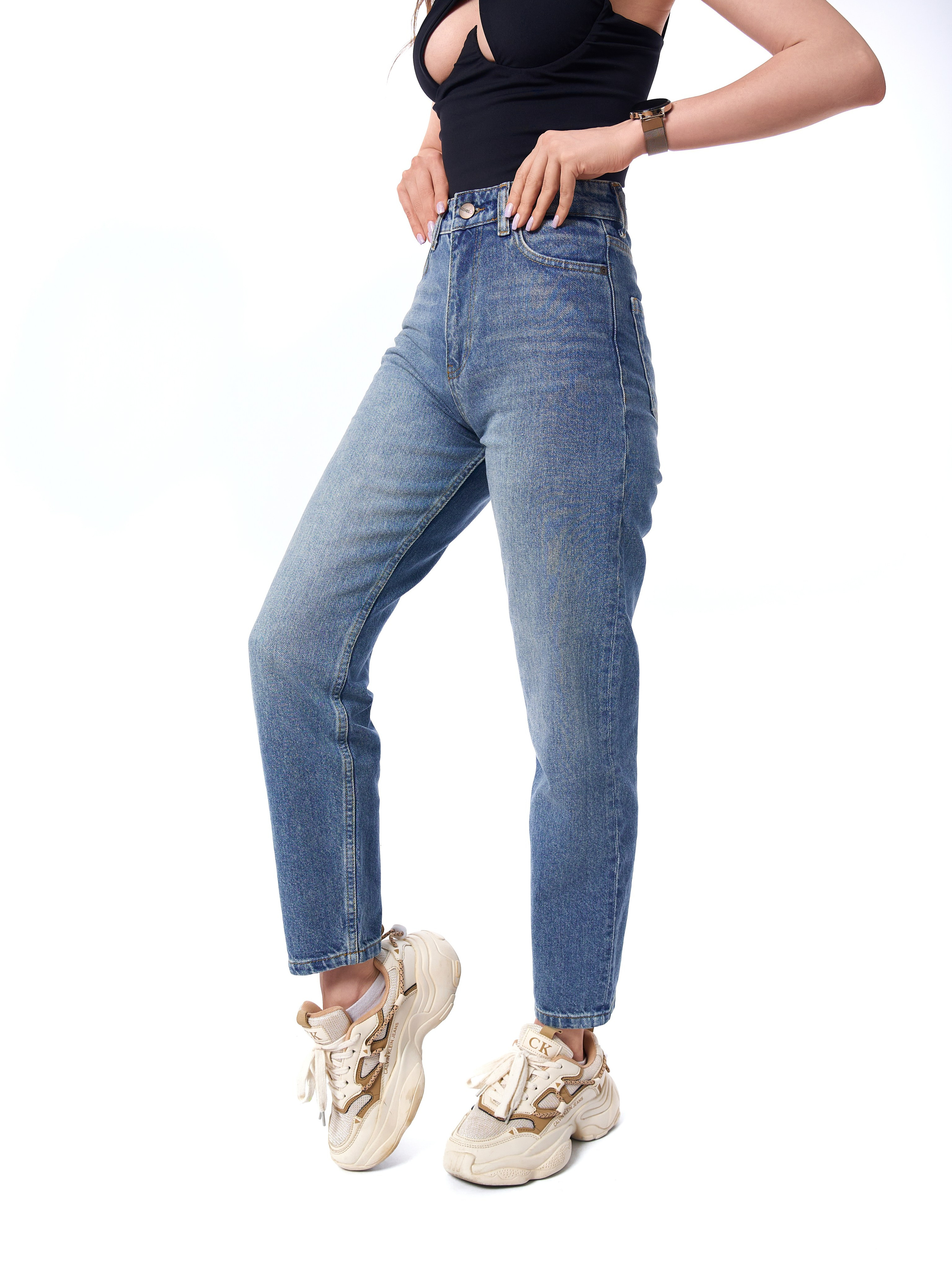 Джинсы женские. Каталожный предметный фотограф