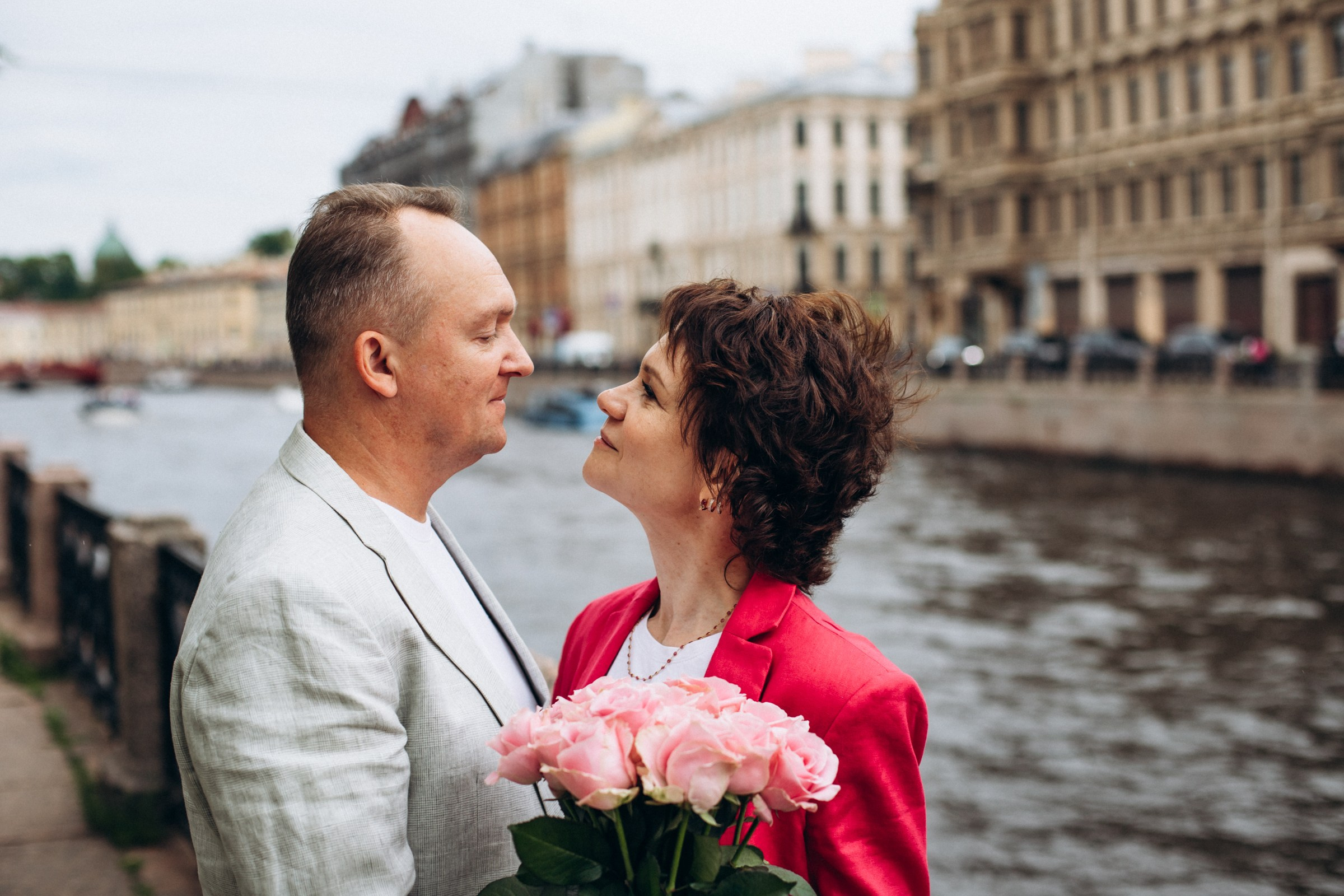 Тарас и Юлия в июне. Фотопрогулка в Петербурге. Индивидуальный и семейный фотограф в Санкт-Петербурге