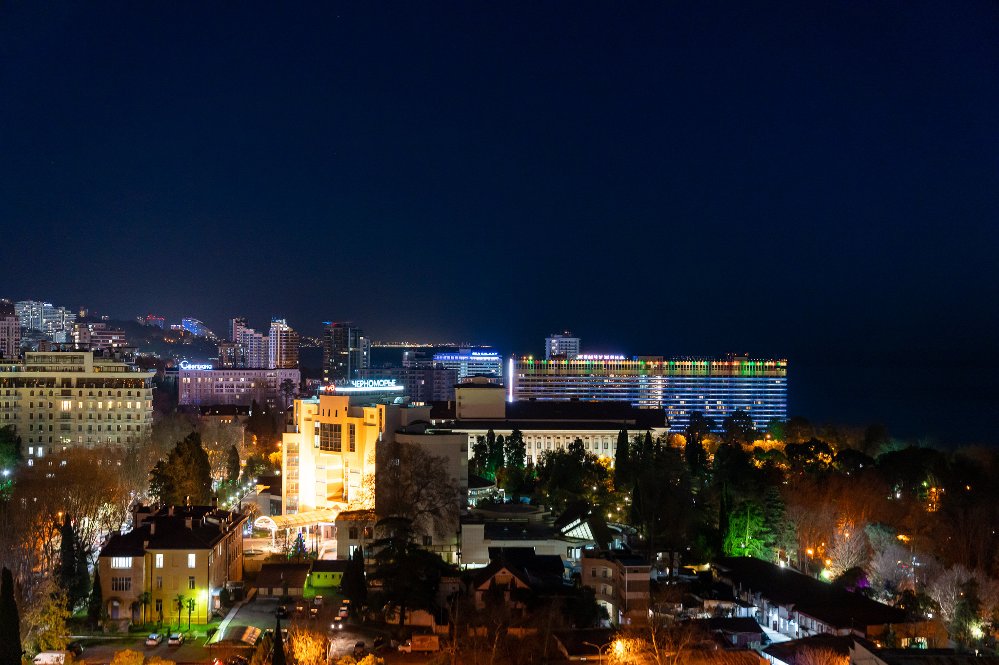 Вид на ночной Сочи