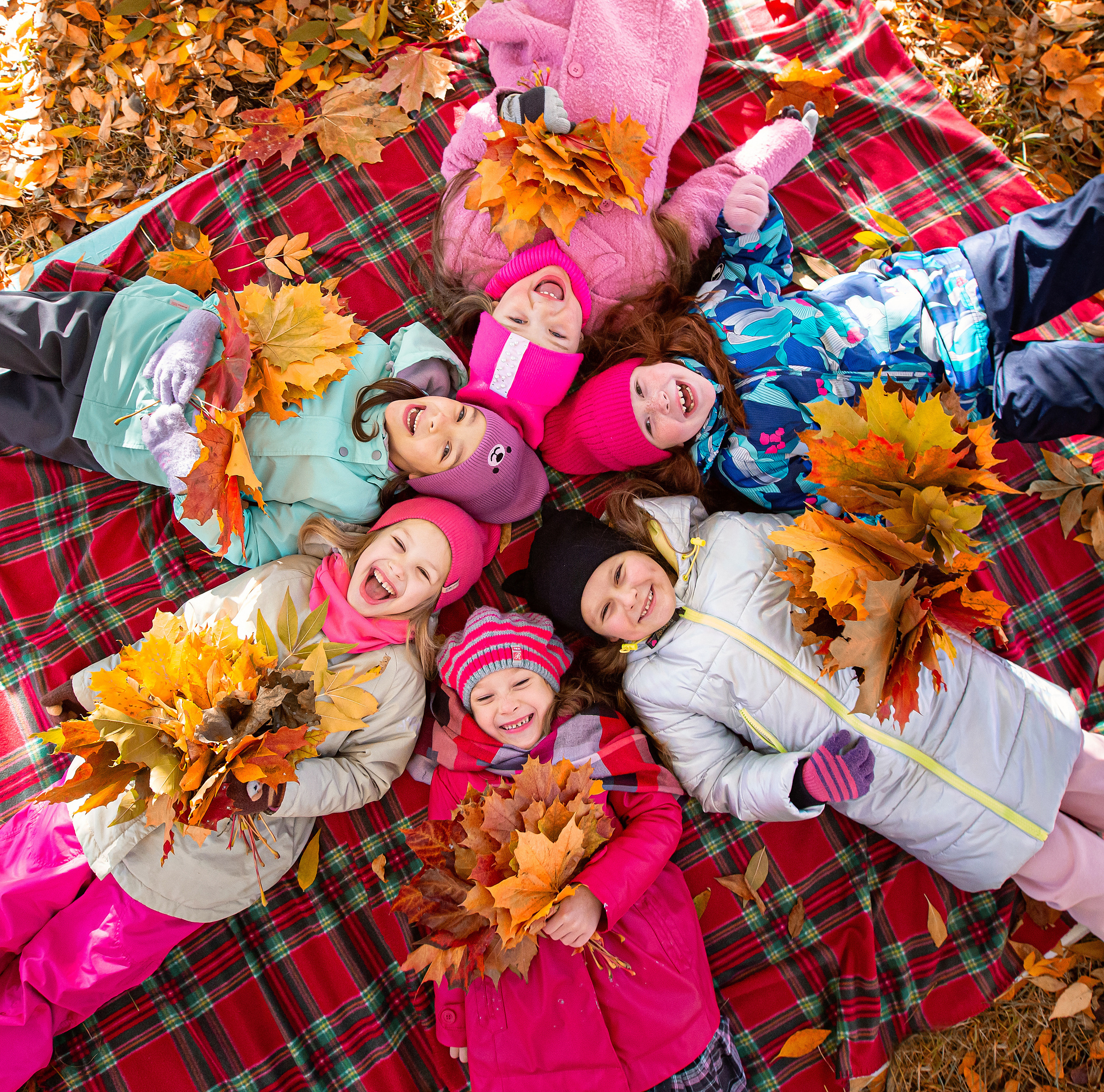 Осенняя фотосессия для группы «Радуга» в Пушкине. Анонс съёмки. Свадебный, семейный, детский фотограф в Санкт-Петербурге