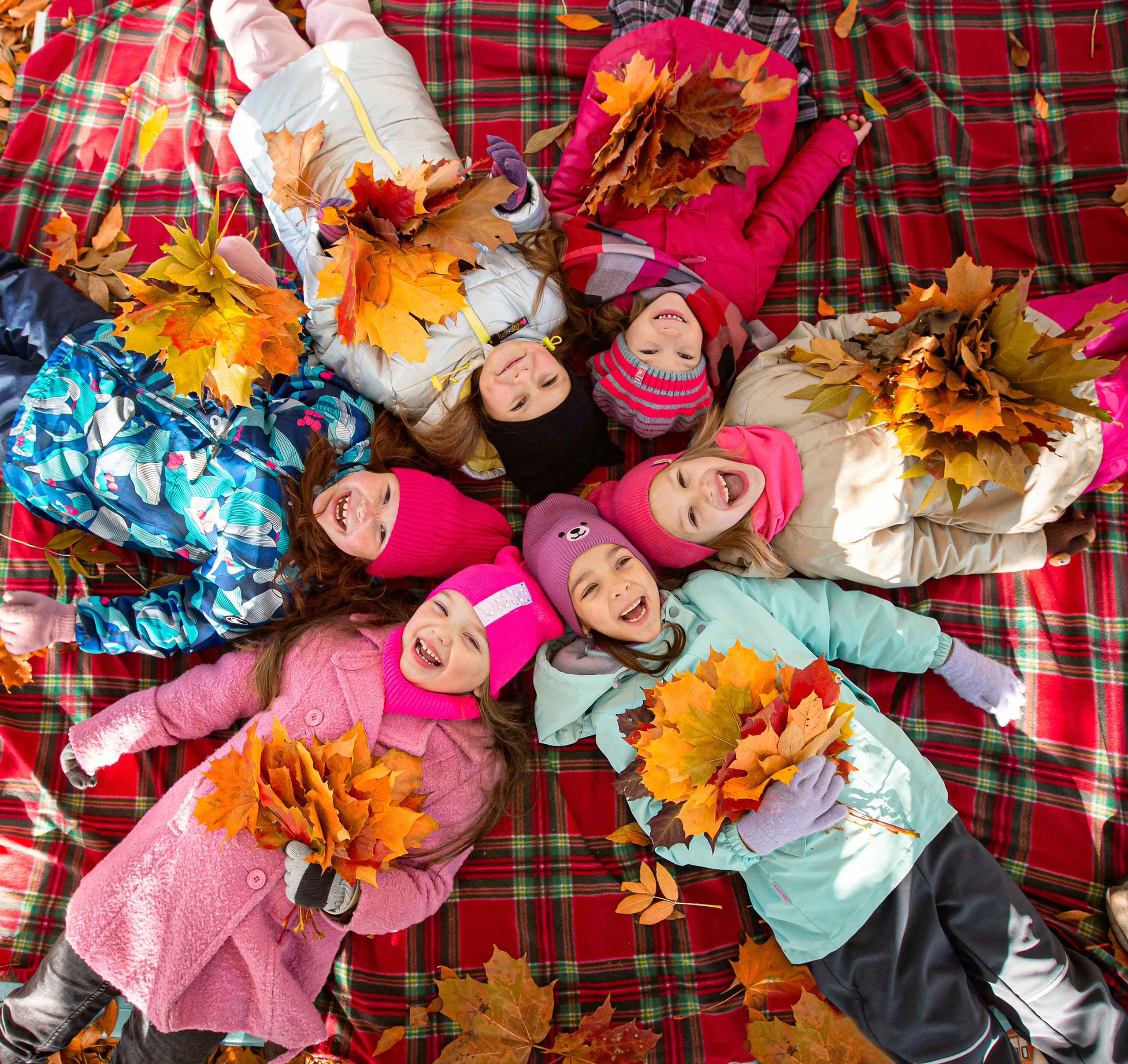 Осенняя фотосессия для группы «Радуга» в Пушкине. Анонс съёмки. Свадебный, семейный, детский фотограф в Санкт-Петербурге