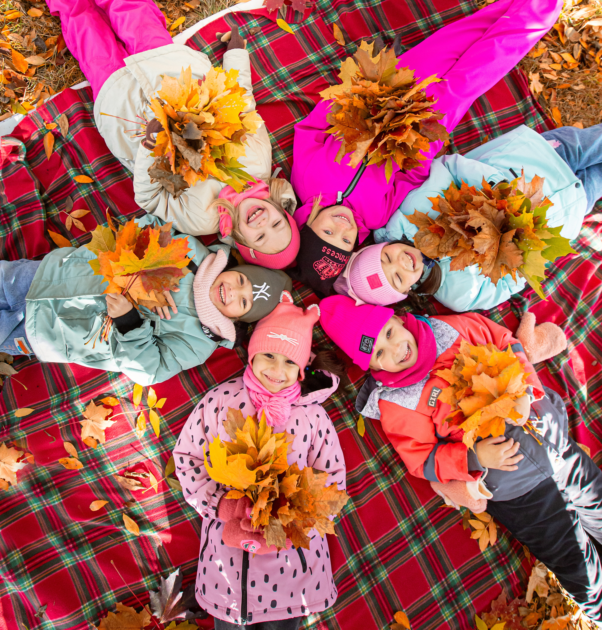 Осенняя фотосессия для группы «Радуга» в Пушкине. Анонс съёмки. Свадебный, семейный, детский фотограф в Санкт-Петербурге