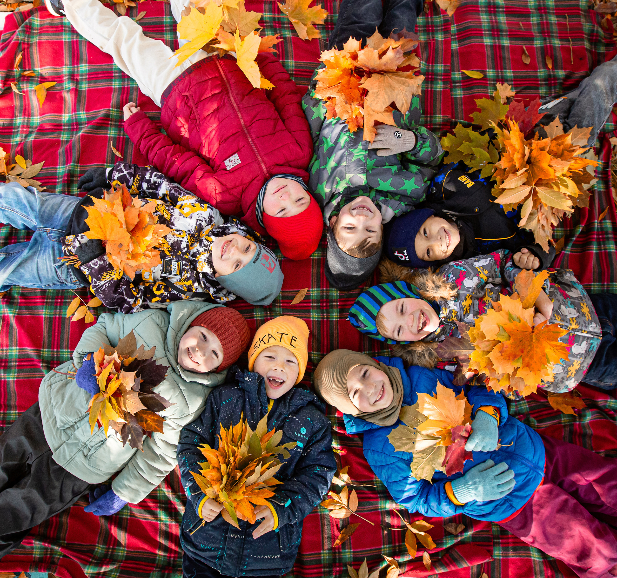 Осенняя фотосессия для группы «Радуга» в Пушкине. Анонс съёмки. Свадебный, семейный, детский фотограф в Санкт-Петербурге