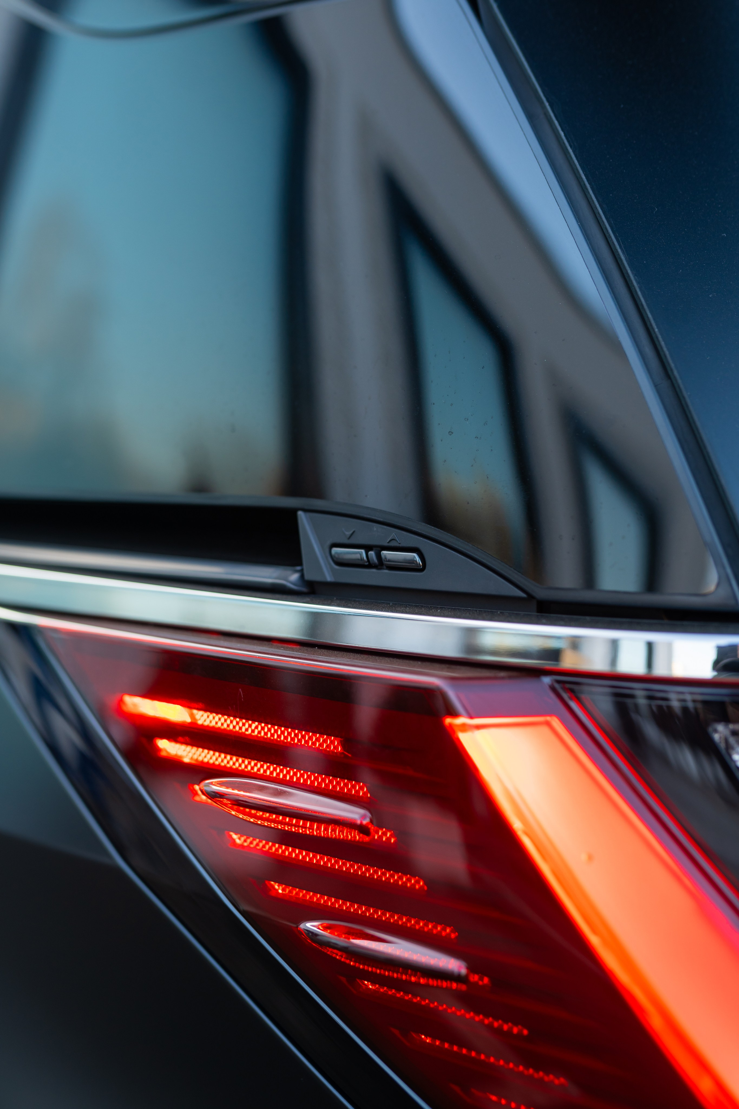 Lexus LM350h. Mirllaev