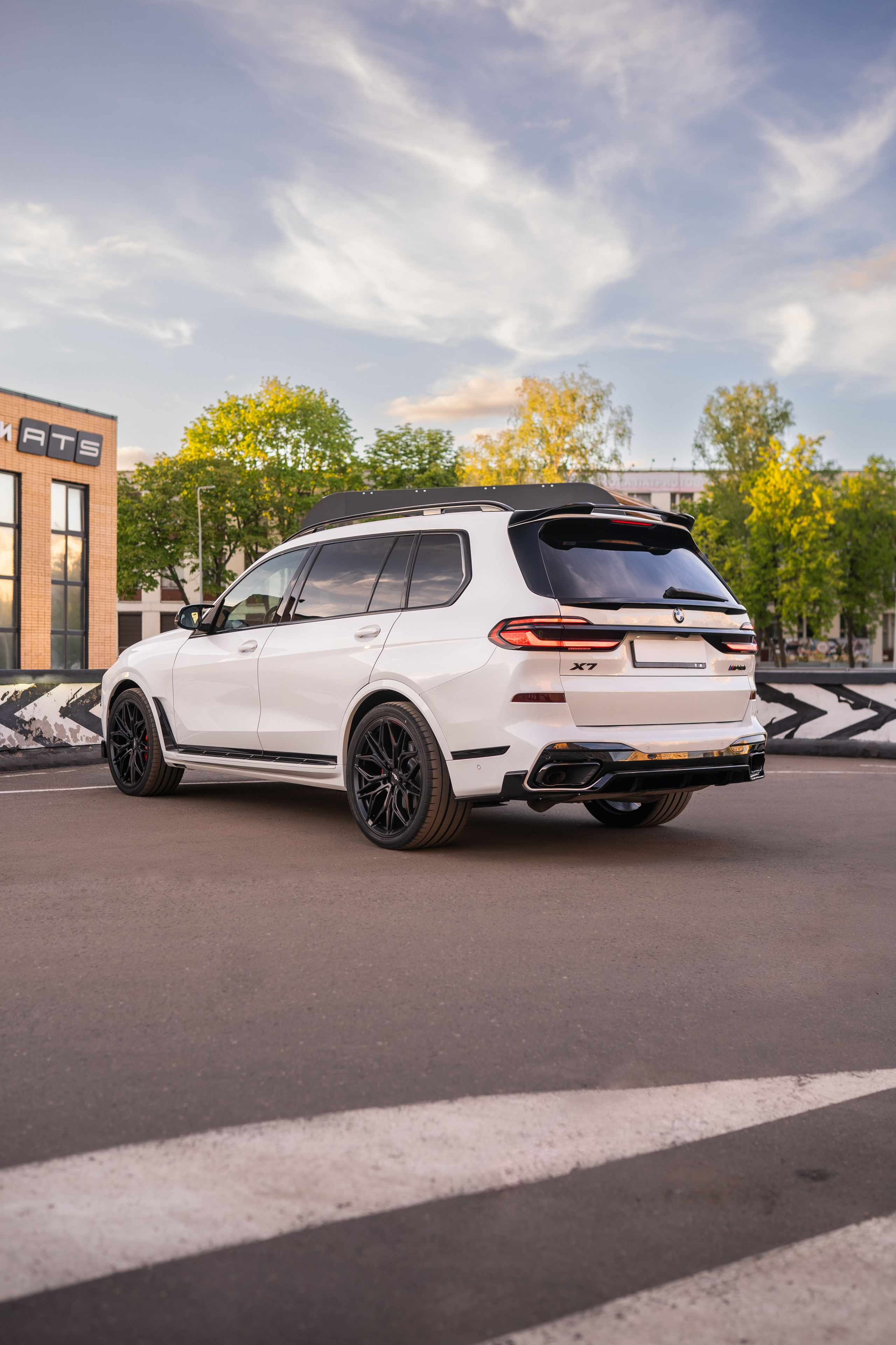 BMW X7. Mirllaev