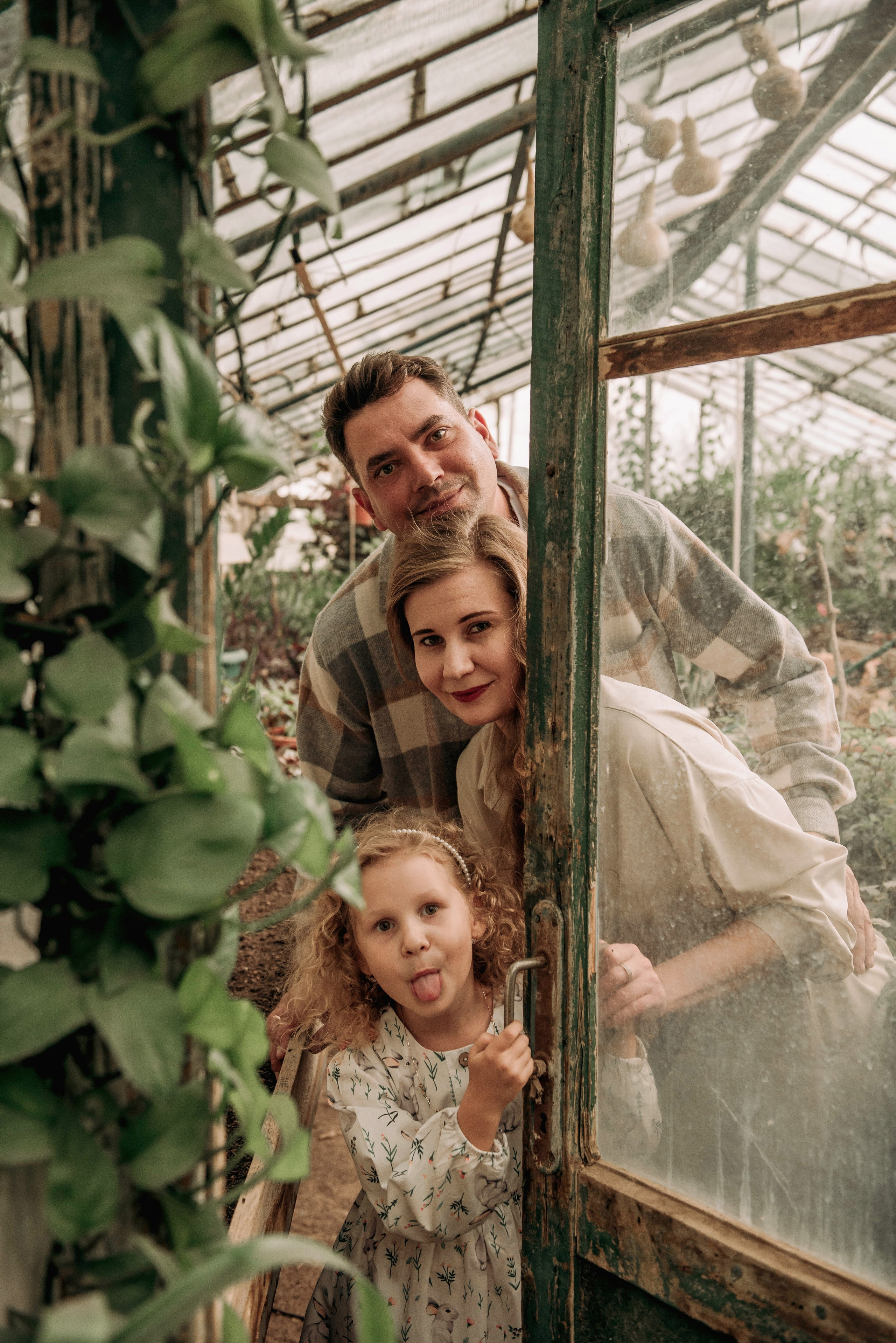 Семейная съёмка в оранжерее. Семейный фотограф в Новочеркасске Виктория Громова