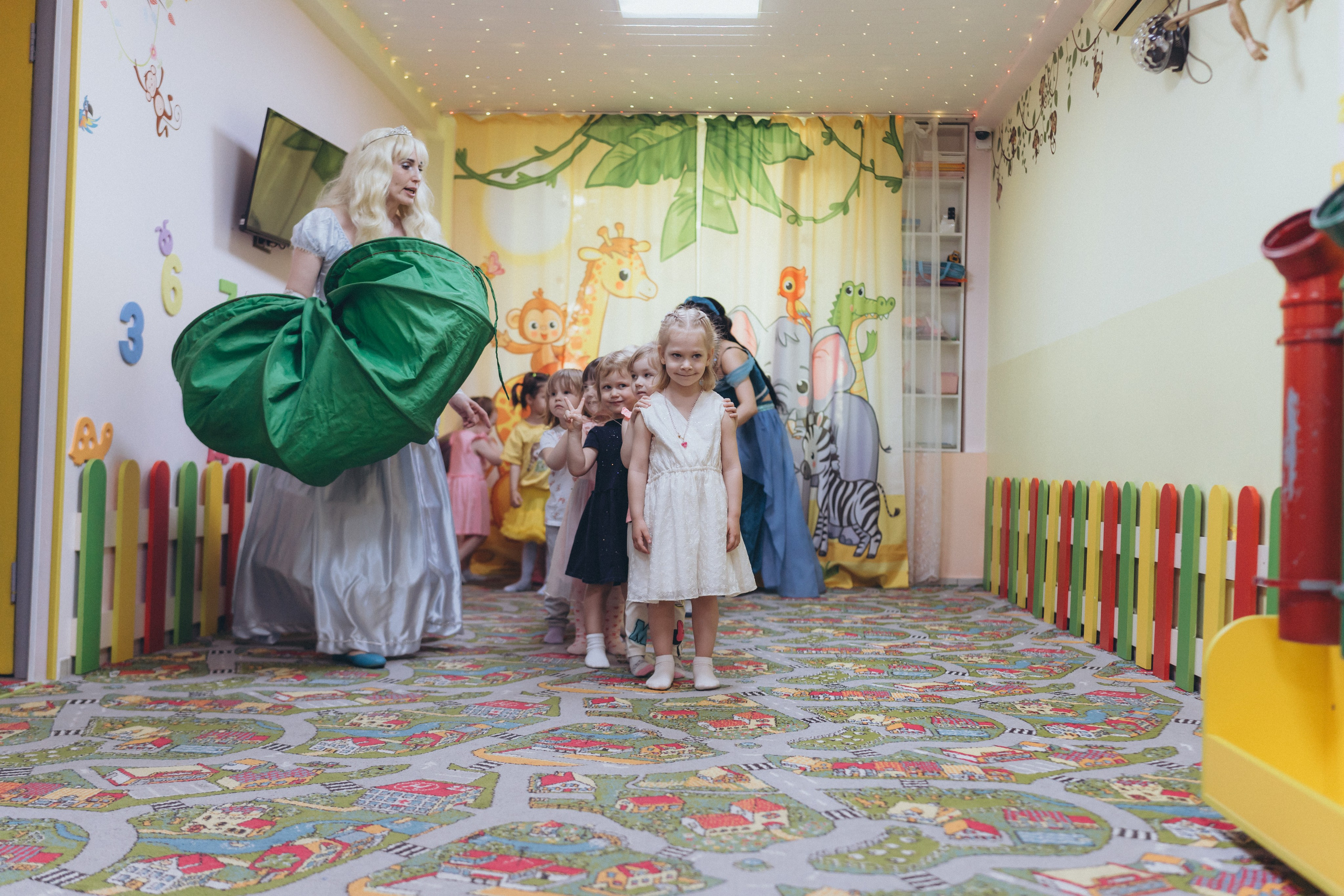 День рождения Алисы (садик). Крис Богомазова