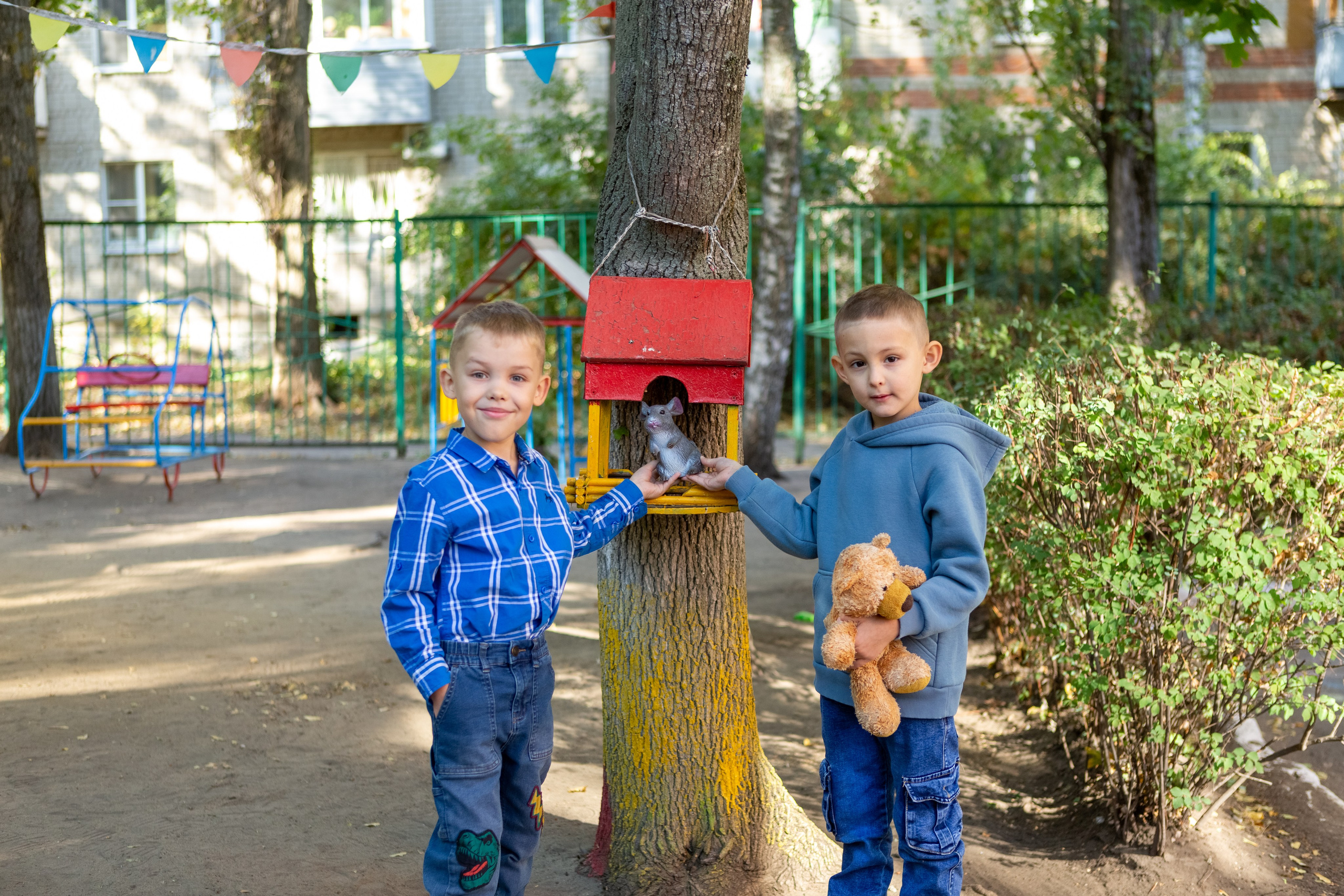 Детский сад на прогулке. Выпускные альбомы Воронеж от Веры Соколовой