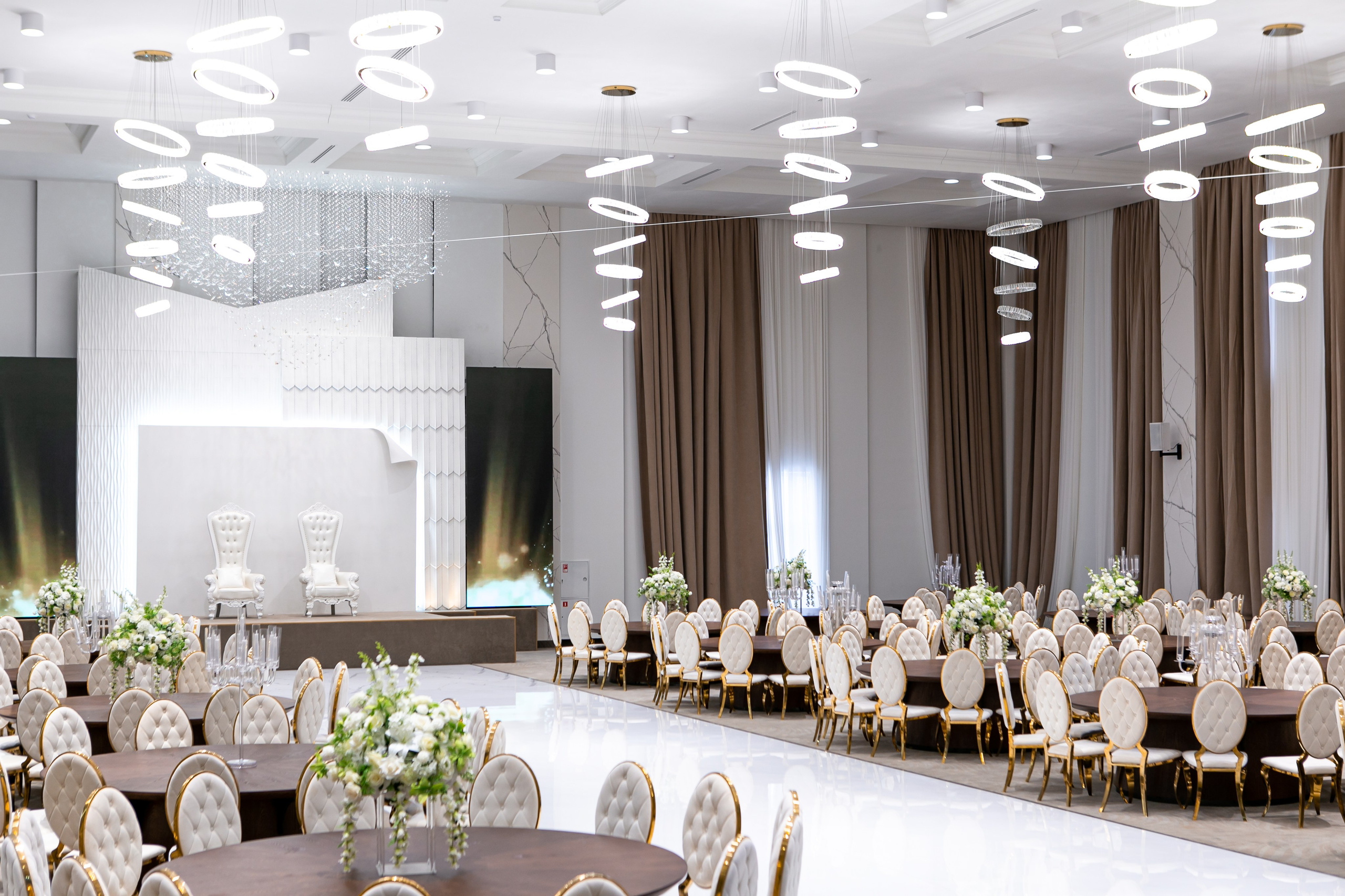 Банкетный зал Grand Holl. Контент фотограф, съемка для маркетплейсов, фуд съемка и репортажи в Новосибирске Ралия Галеева