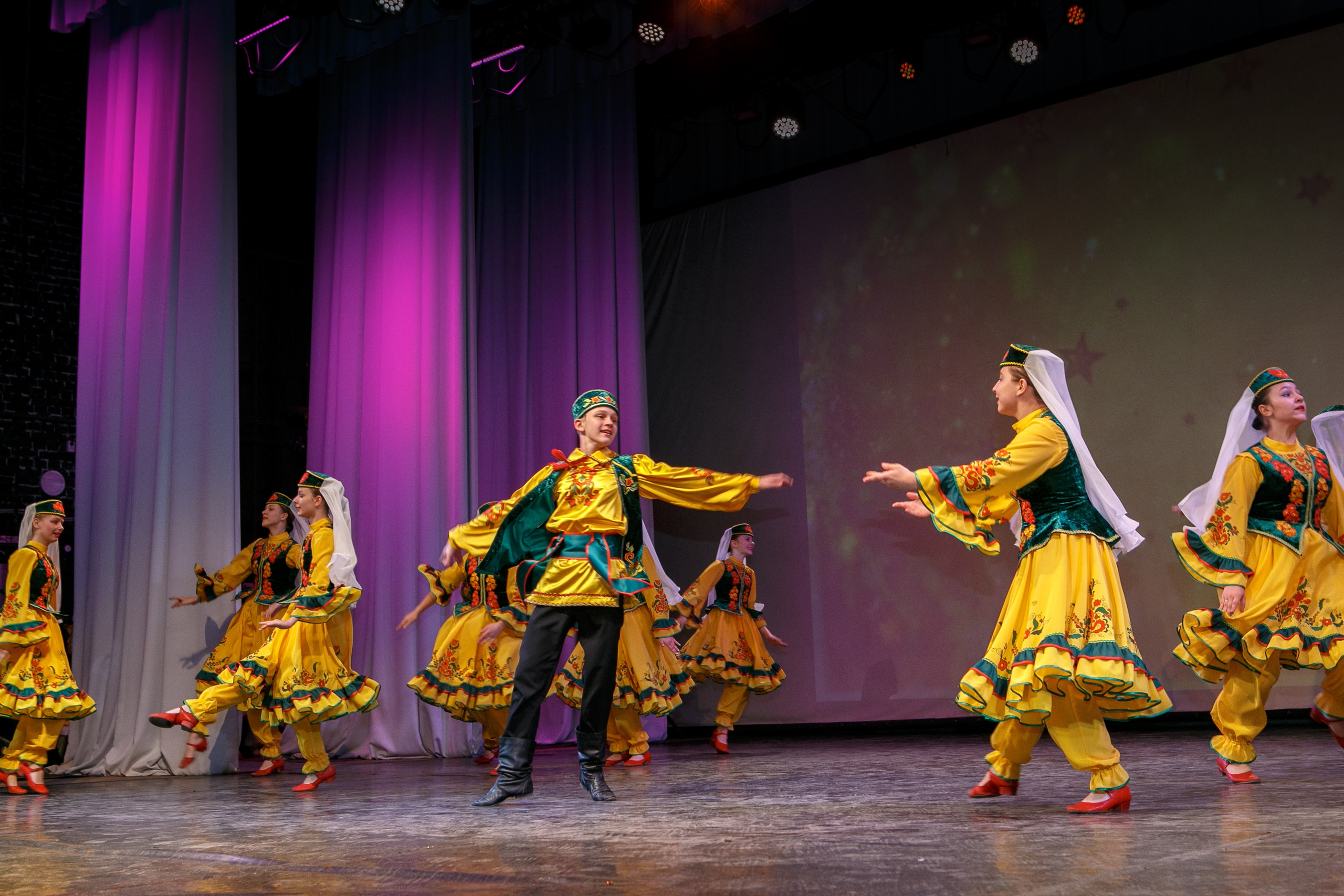 Межрегиональный фестиваль «Сибирские звезды». Контент фотограф, съемка для маркетплейсов, фуд съемка и репортажи в Новосибирске Ралия Галеева