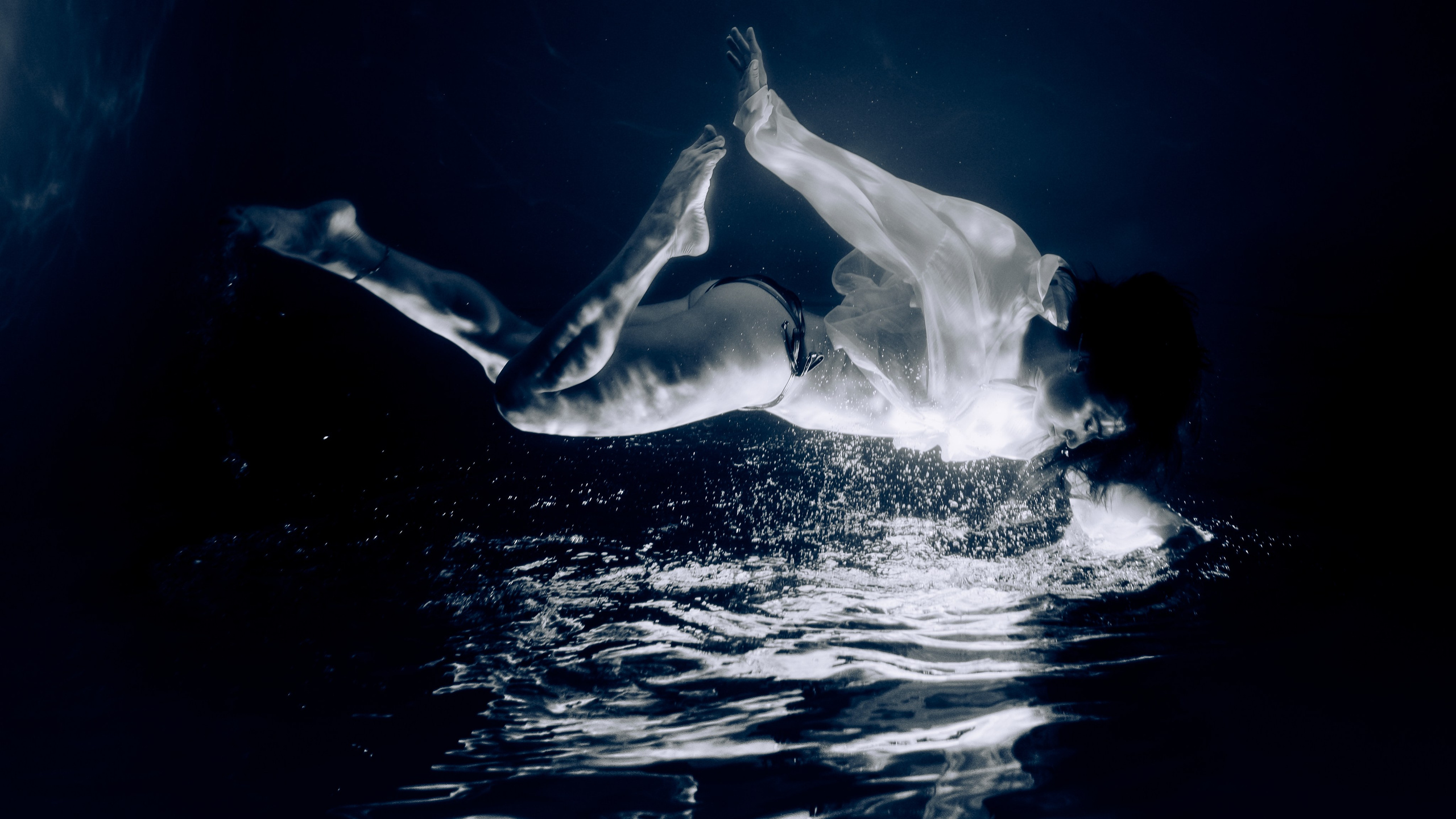 Женская съёмка под водой. Фотоведьма Дарья Нечинская