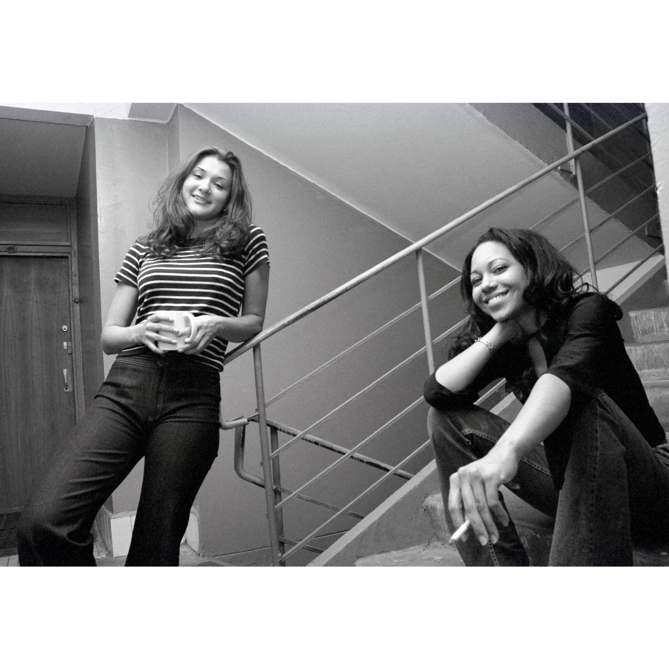 49 белых женщин