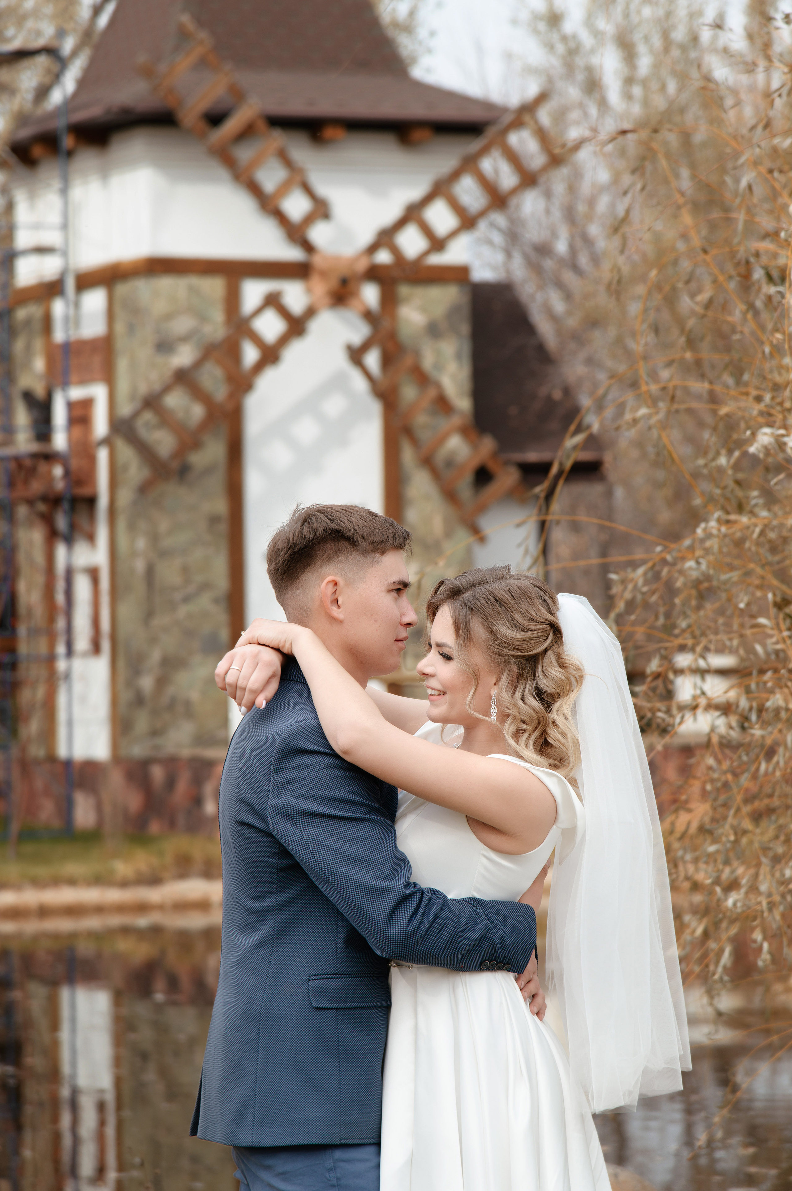 Юлия и Сергей — свадебная фотосессия в Derby Village. Свадебный фотограф Караганда