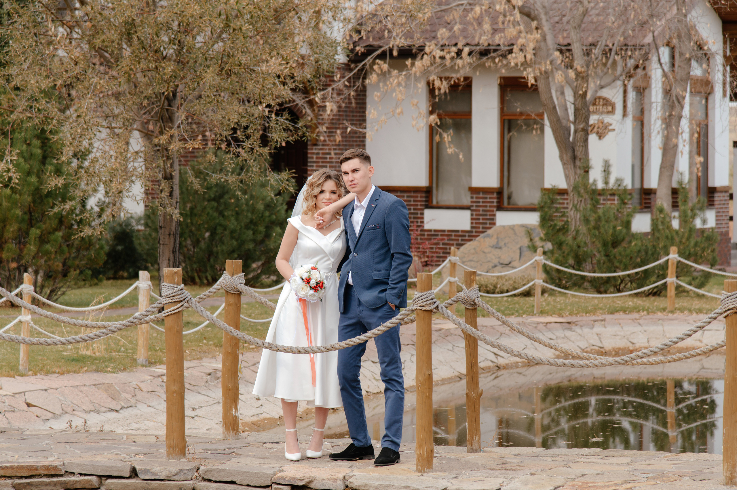 Юлия и Сергей — свадебная фотосессия в Derby Village. Свадебный фотограф Караганда