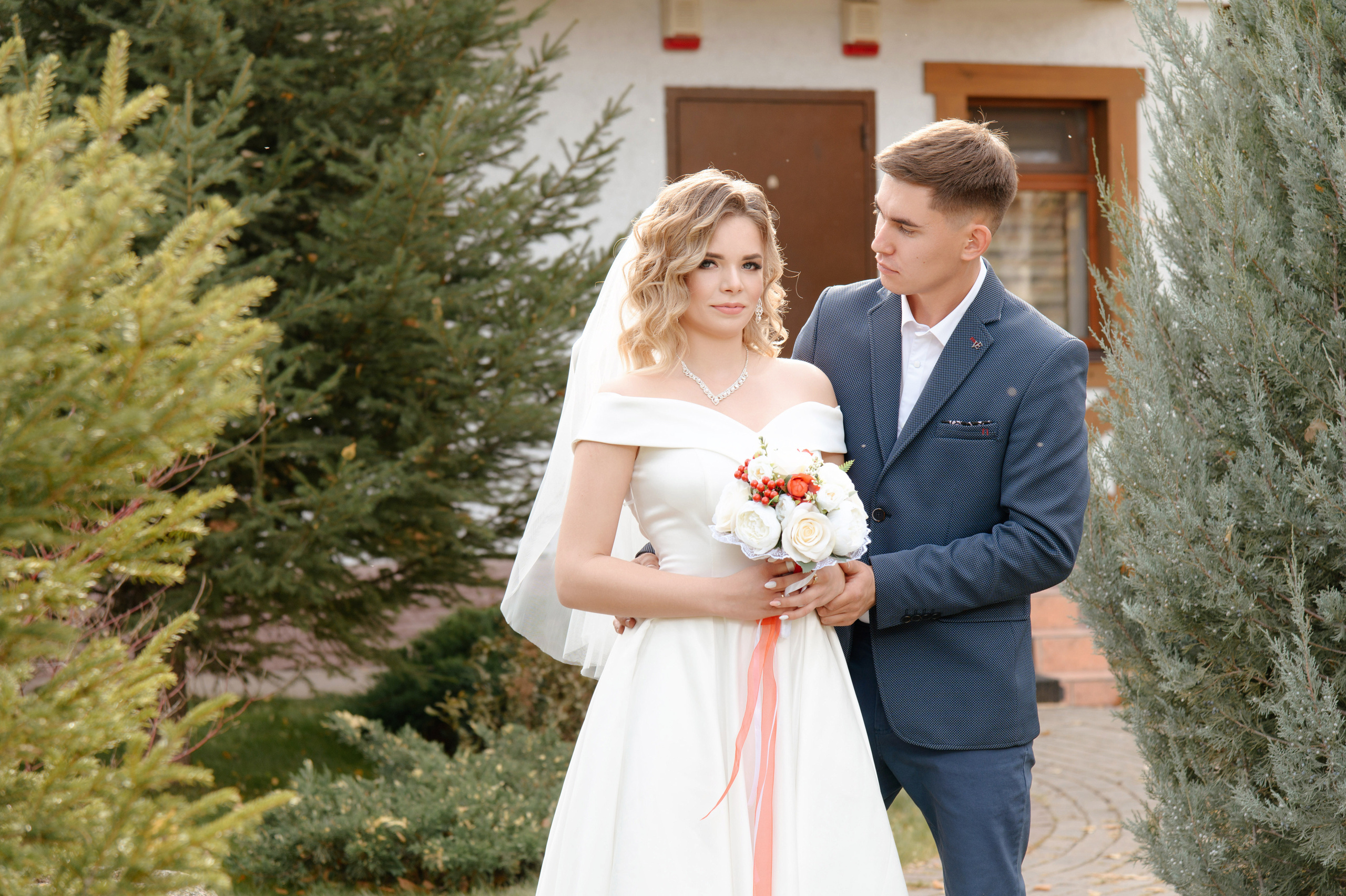 Юлия и Сергей — свадебная фотосессия в Derby Village. Свадебный фотограф Караганда