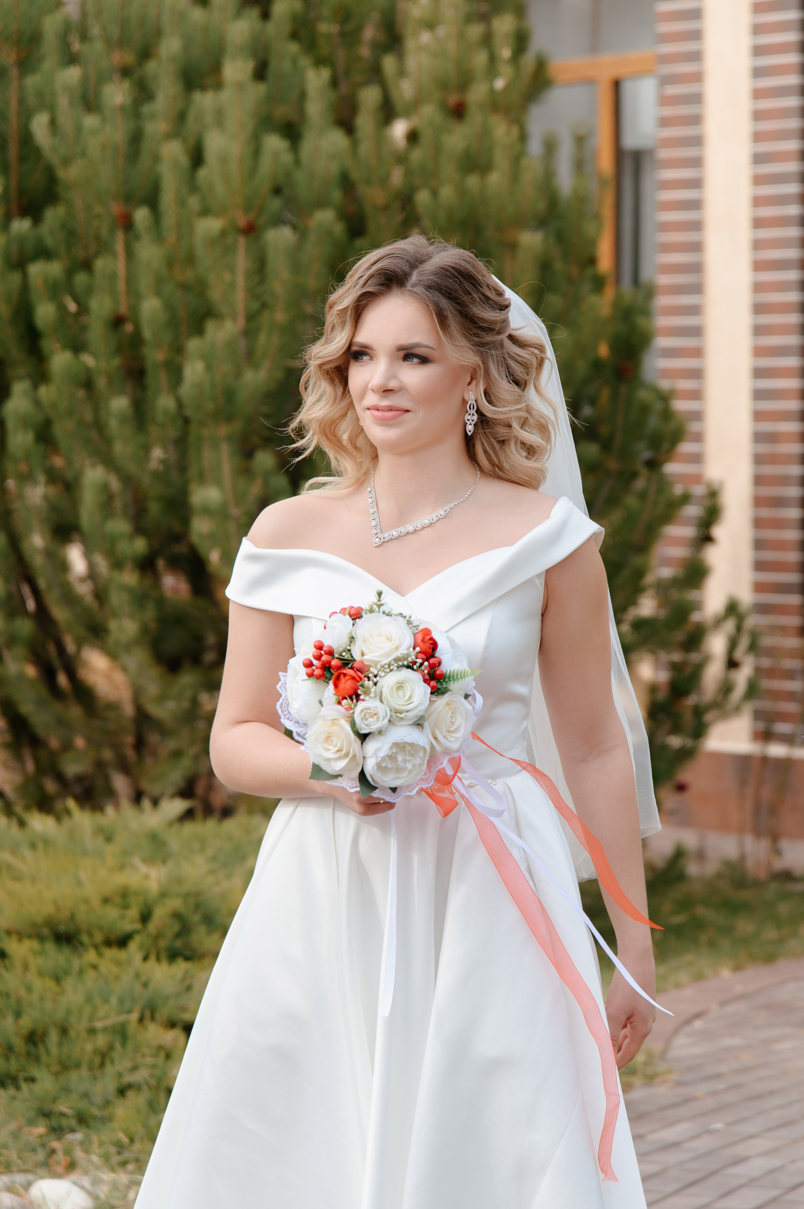 Юлия и Сергей — свадебная фотосессия в Derby Village. Свадебный фотограф Караганда