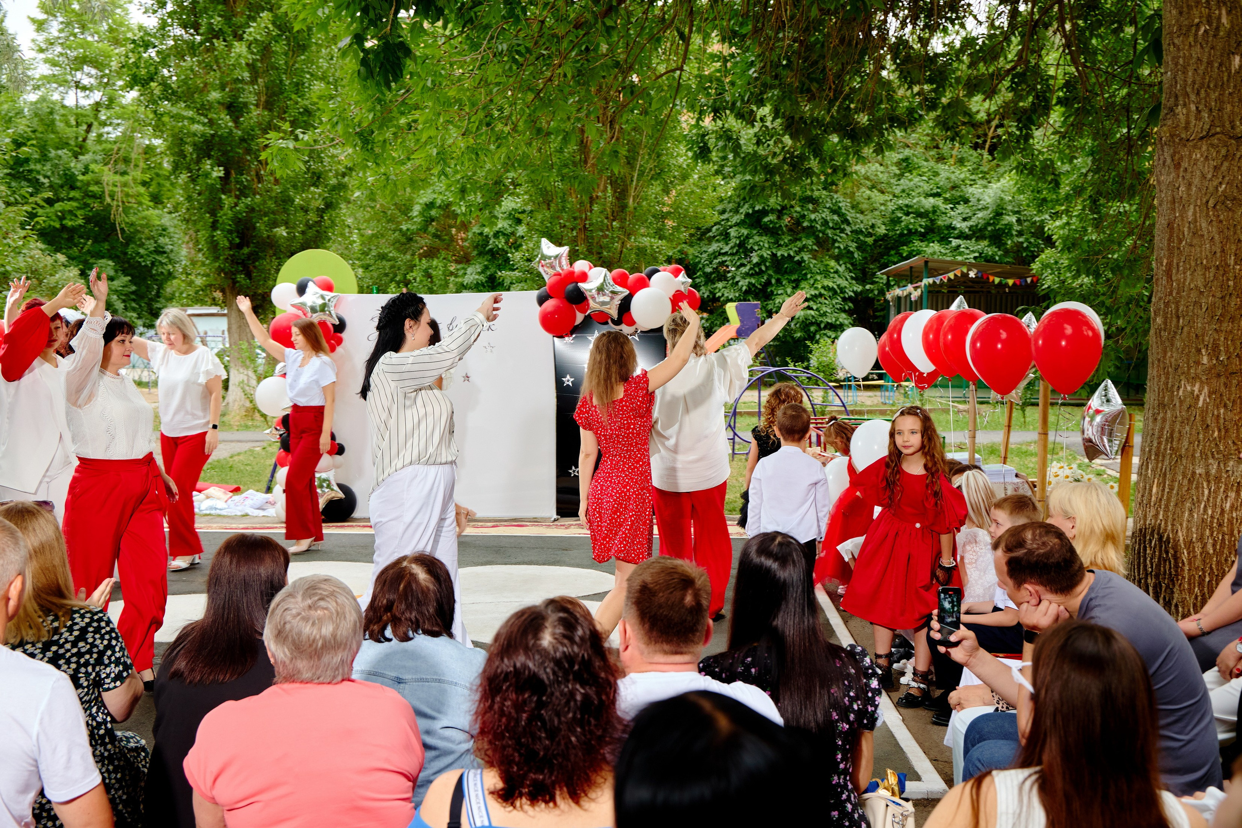 Выпускной 45 сад. Фотограф Выпускные альбомы Таганрог Сергей Коробченко